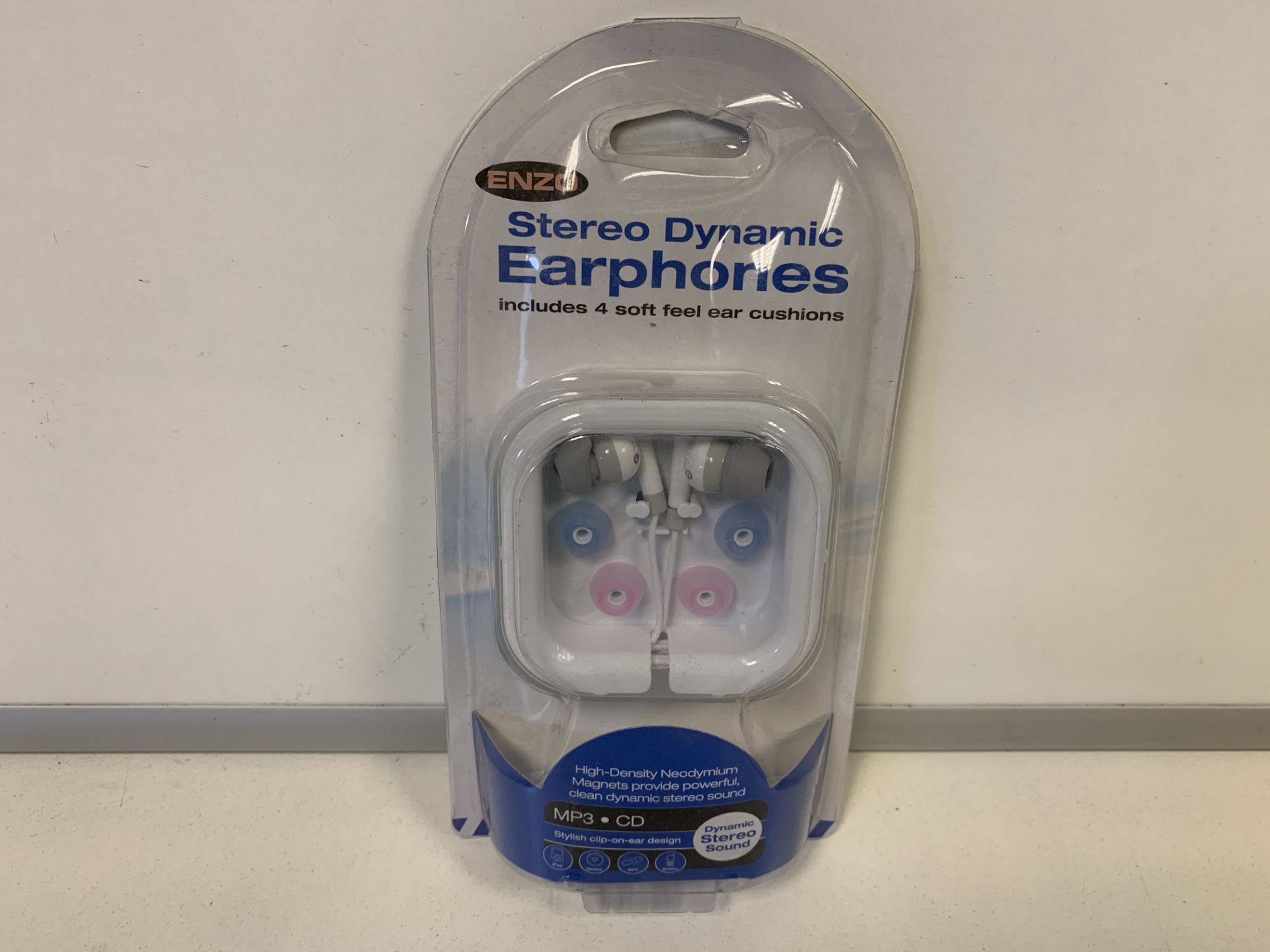 60 X BRAND NEW ENZO STEREO DYNAMIC EARPHONES INCLUDING 4 SOFT FEEL EAR CUSHIONS