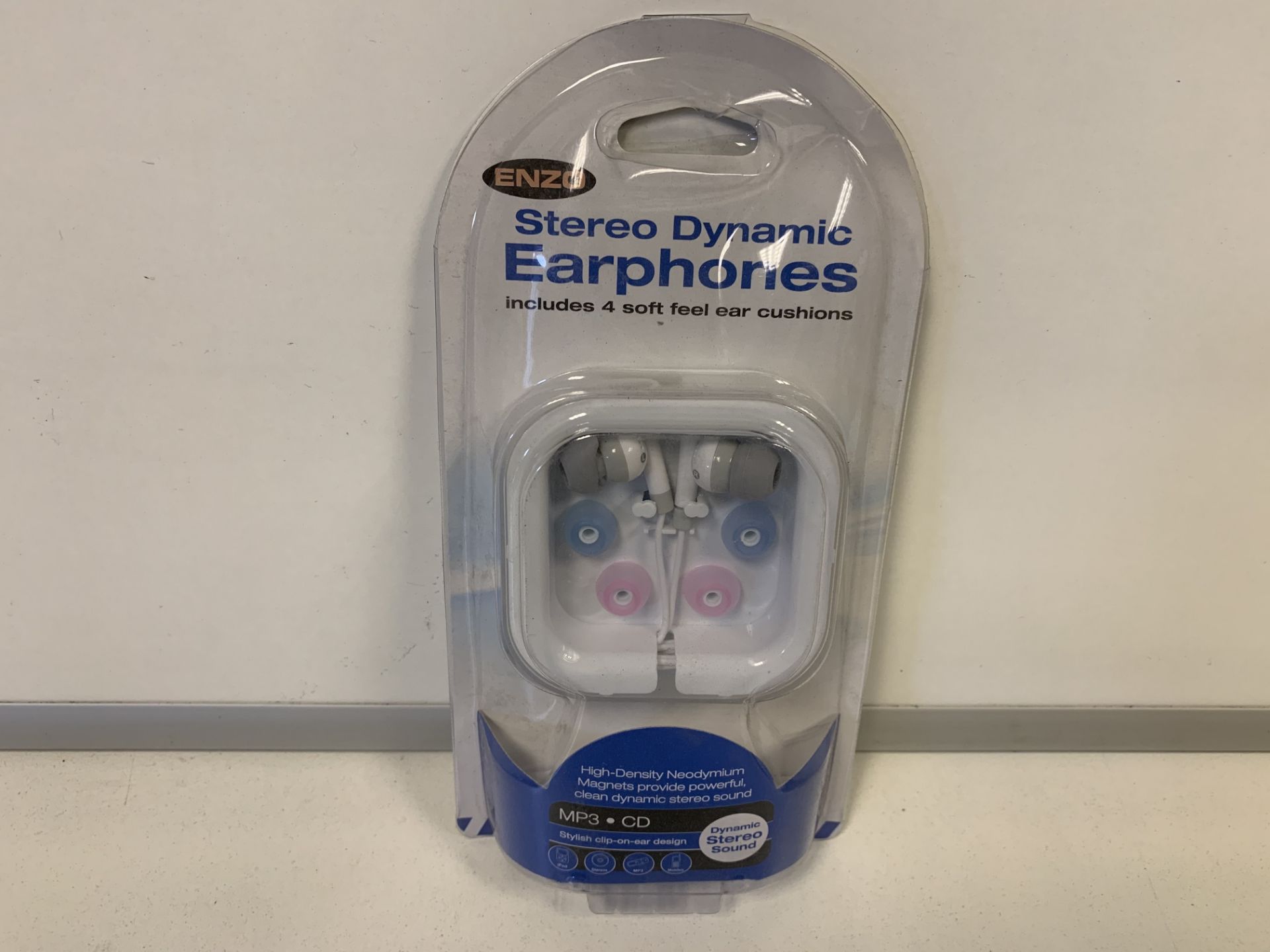 60 X BRAND NEW ENZO STEREO DYNAMIC EARPHONES INCLUDING 4 SOFT FEEL EAR CUSHIONS