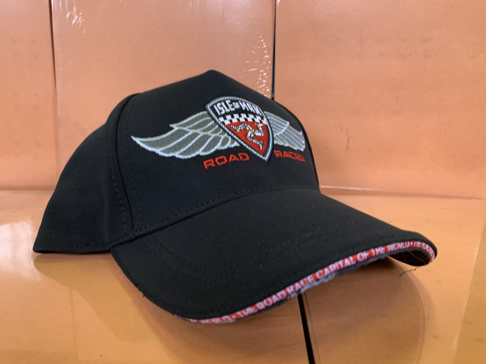 25 X BRAND NEW OFFICIAL ISLE OF MAN ROAD RACES CAPS