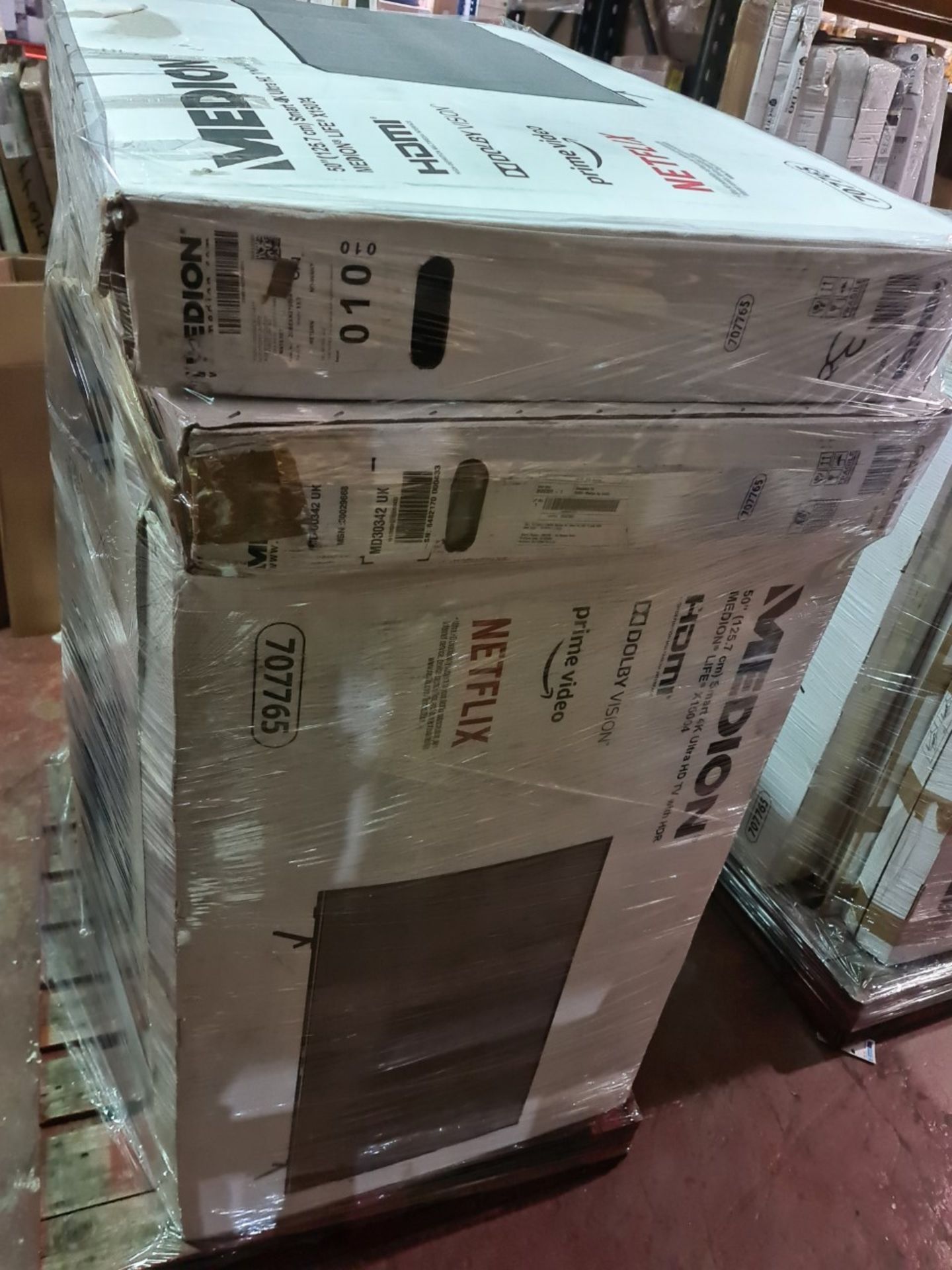 (M19) PALLET TO CONTAIN 10 x VARIOUS RETURNED TVS TO INCLUDE MEDION. SUCH AS: 50 INCH SMART FULL - Image 2 of 2