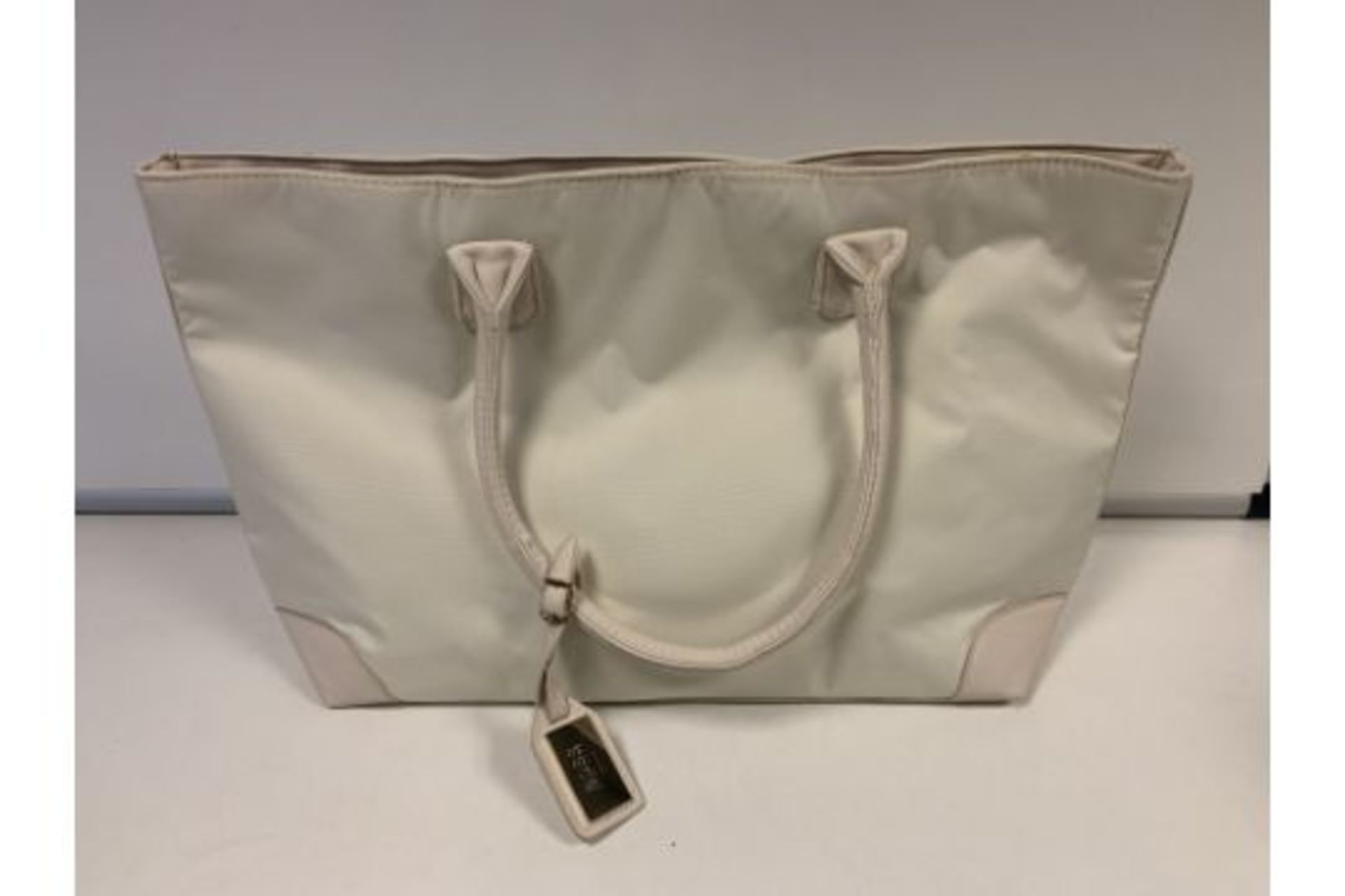 2 X BRAND NEW LARGE WHITE HUGO BOSS HAND BAGS