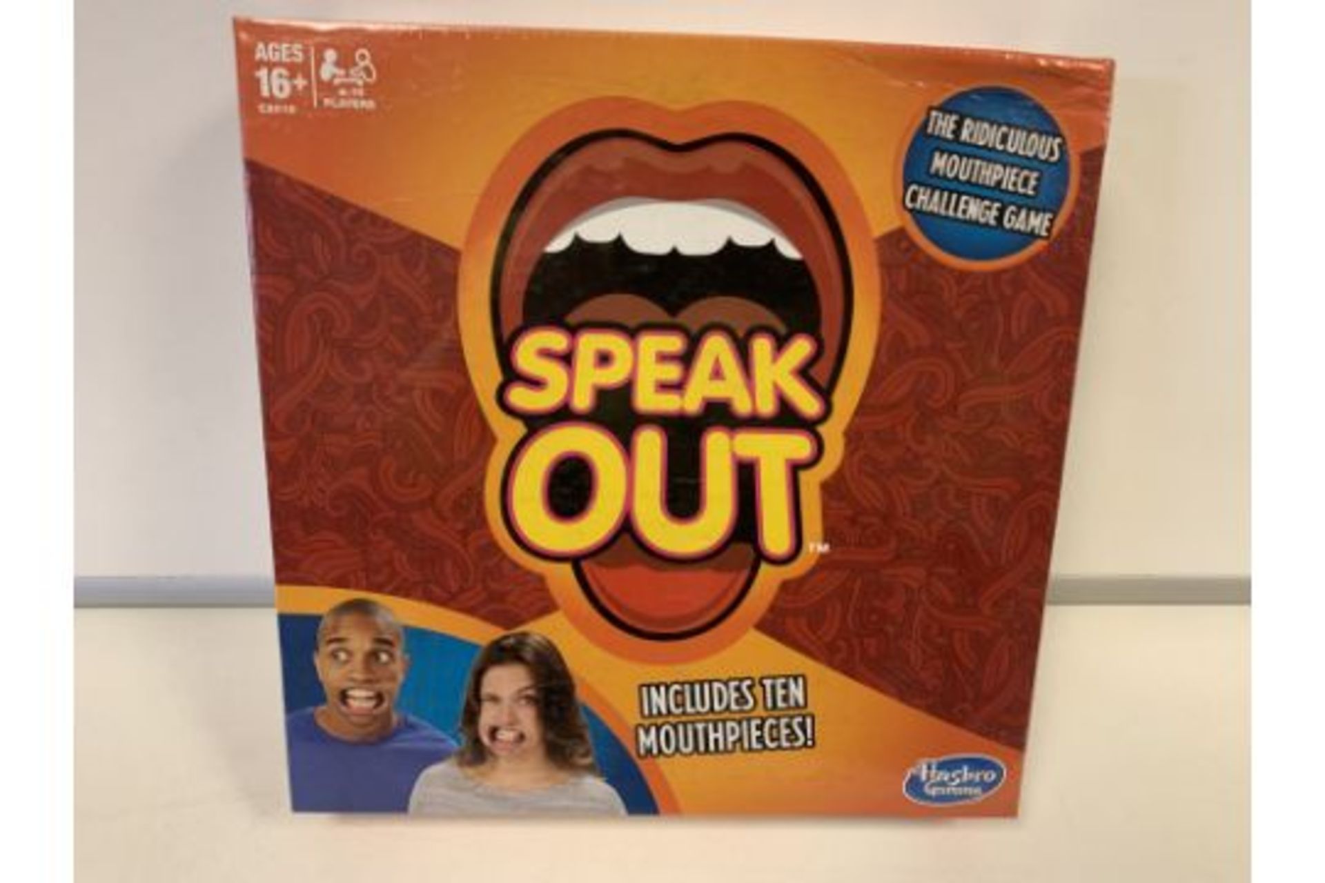 12 X BRAND NEW HASBRO GAMING SPEAK OUT SHOWDOWN THE HEAD TO HEAD MOUTHPIECE CHALLENGE GAME