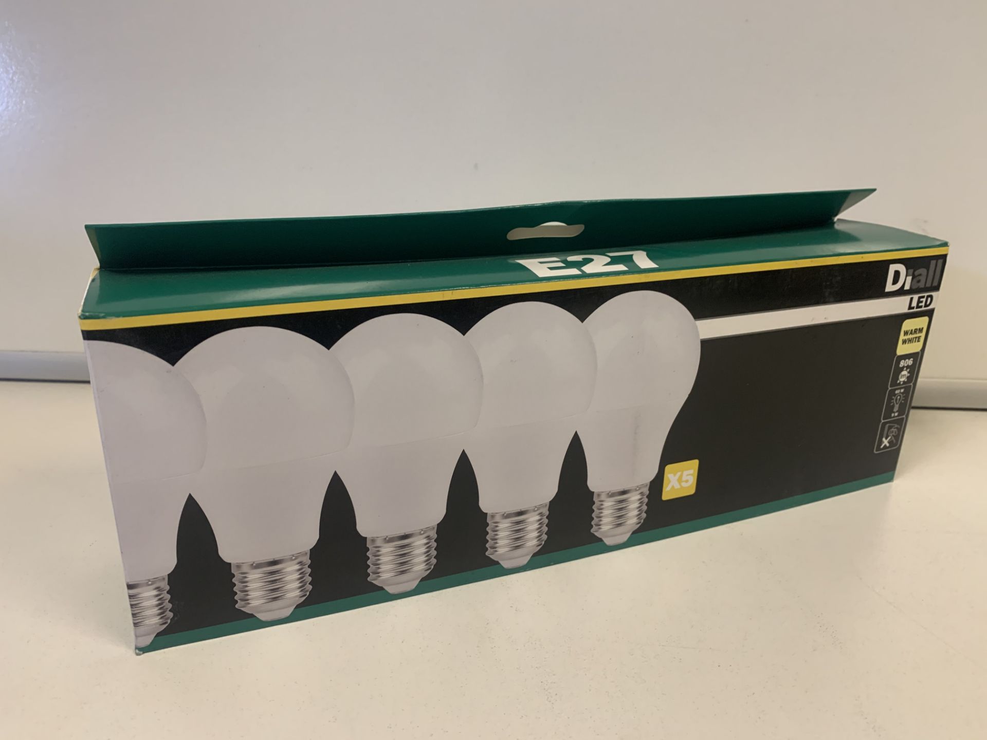 16 x NEW PACKS OF 5 WARM WHITE LED LIGHT BULBS. 9W=60W. 806LM.RRP £22 PER PACK