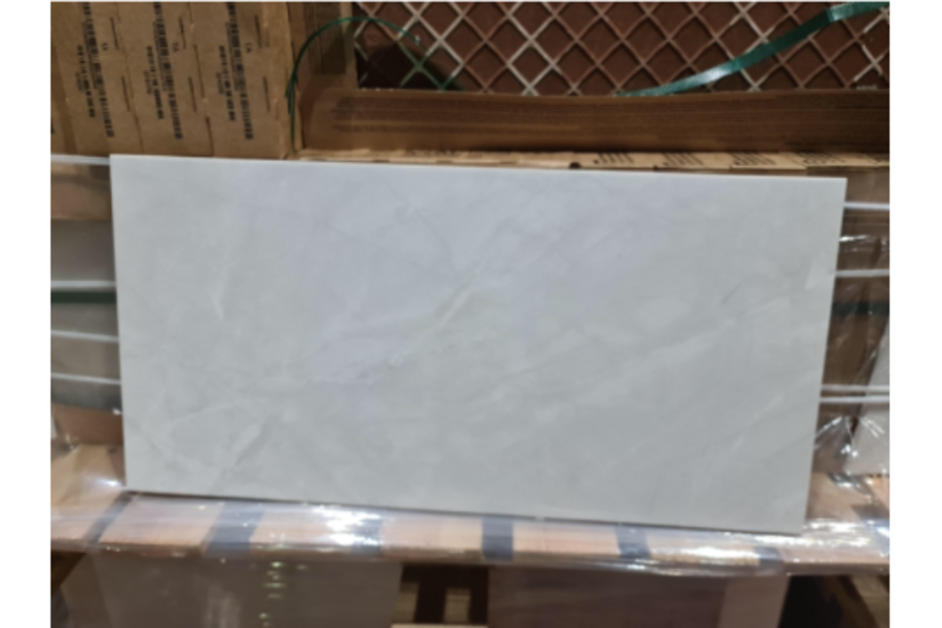 PALLET TO CONTAIN 25 x NEW PACKS OF KILLINGTON LIGHT GREY MARBLE EFFECT FLOOR TILES. 30x60CM.