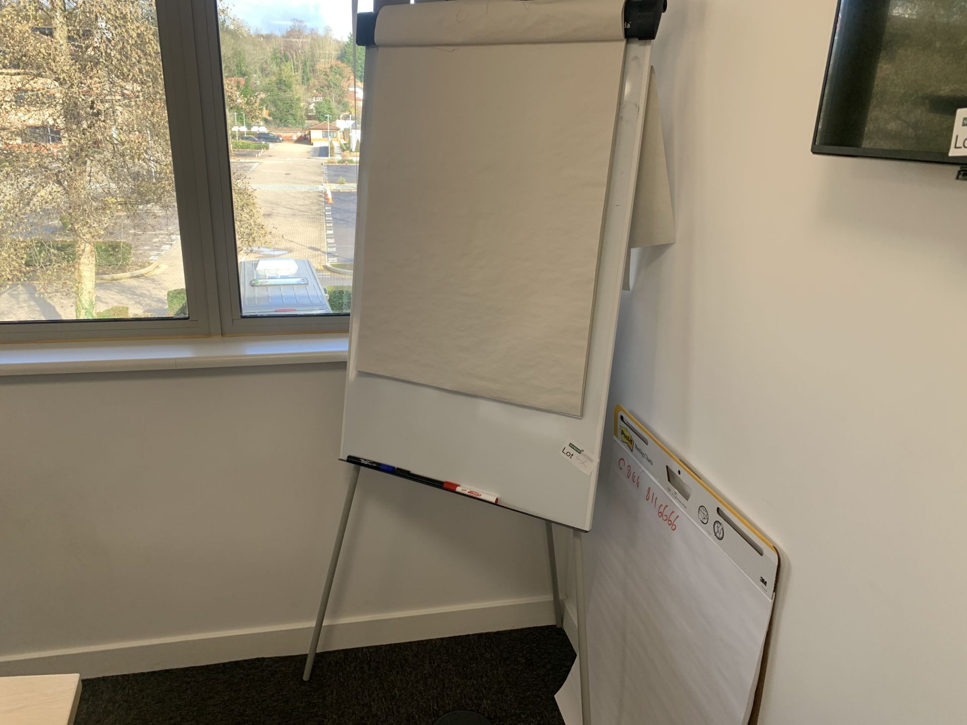 STANDING WHITEBOARD