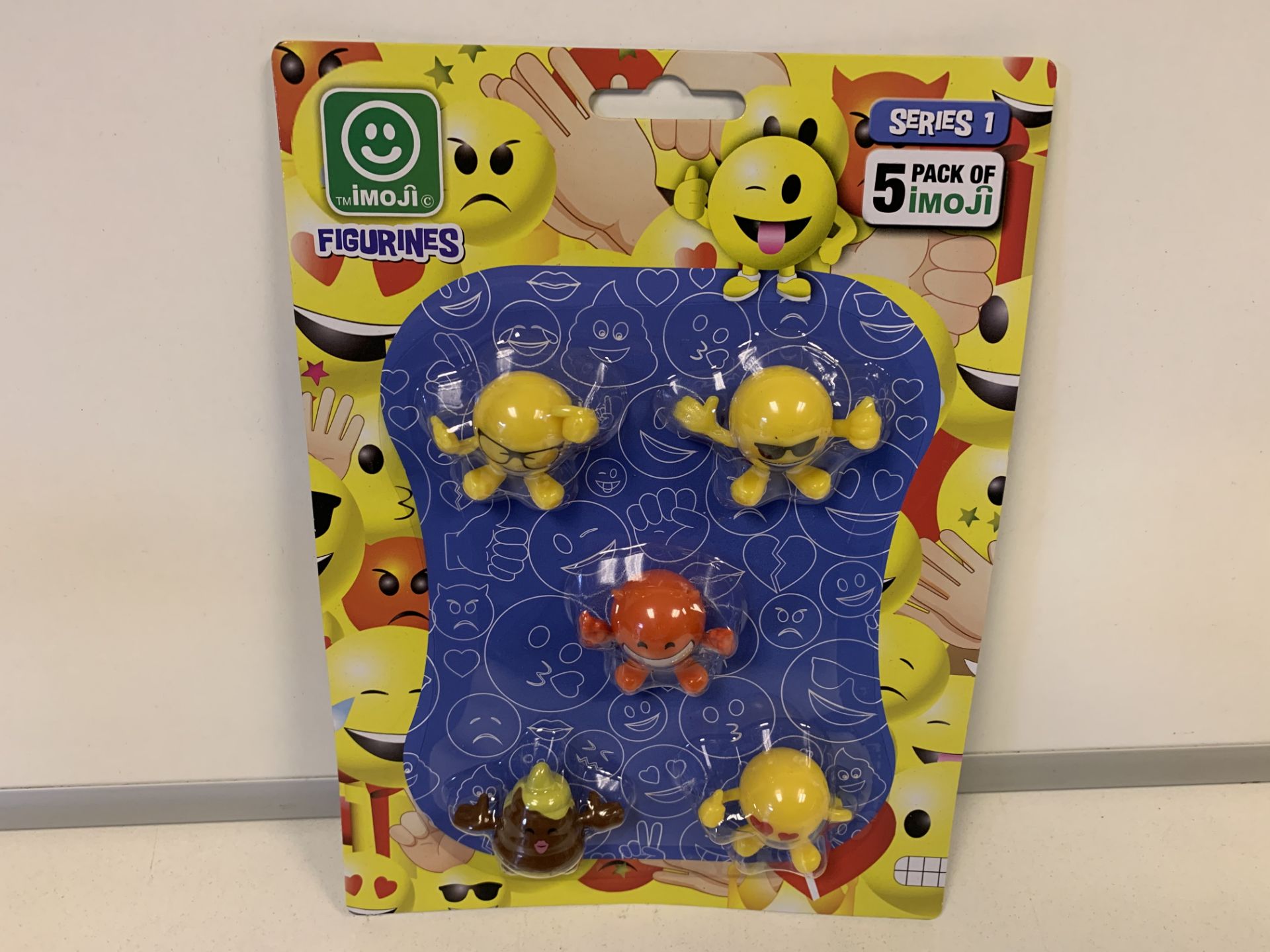 144 X BRAND NEW ASSORTED 5 PACKS OF EMOJI FIGURINES