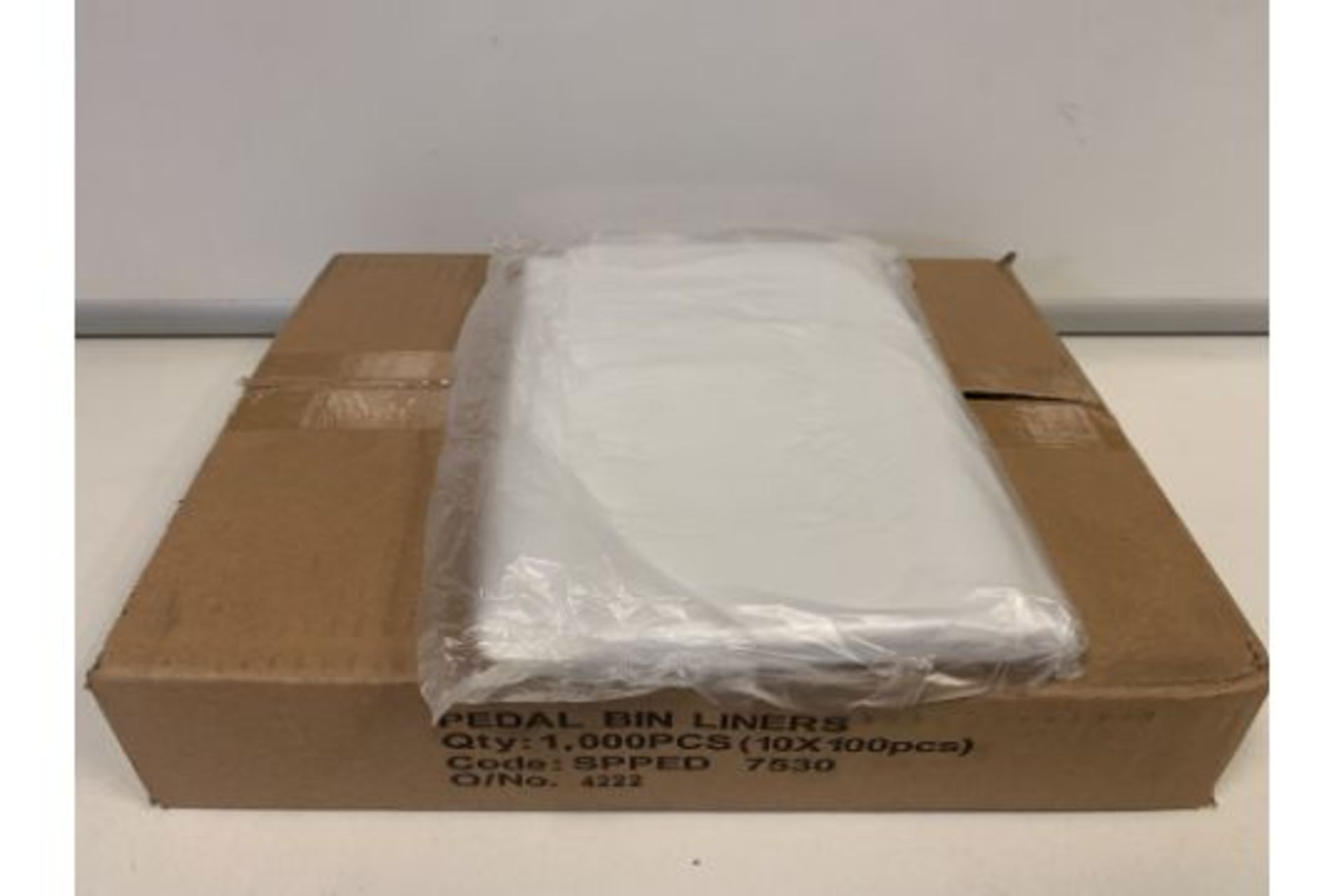 10000 X BRAND NEW WHITE PEDAL BIN LINERS IN 10 BOXES (611/16)