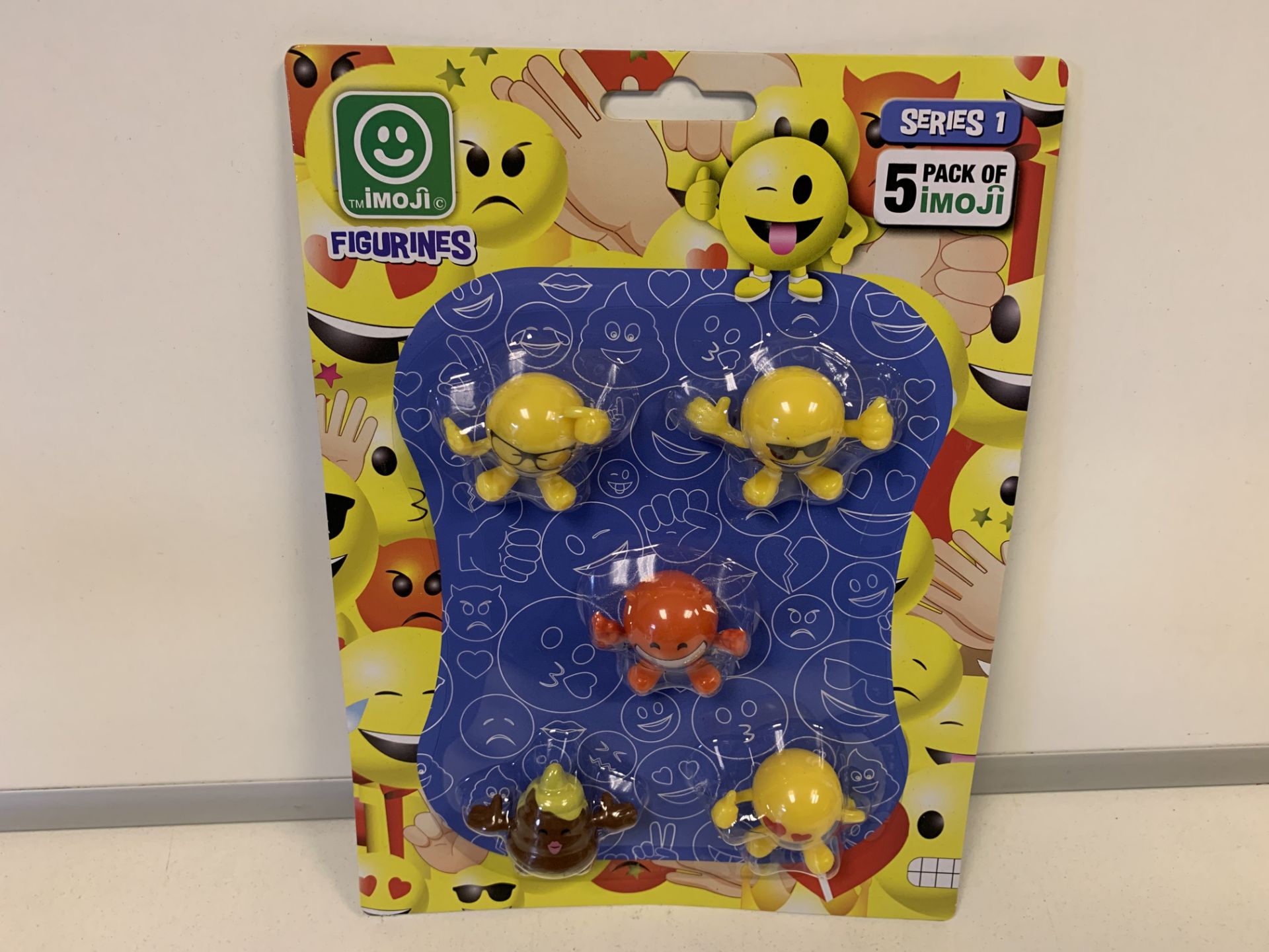 144 X BRAND NEW ASSORTED 5 PACKS OF EMOJI FIGURINES