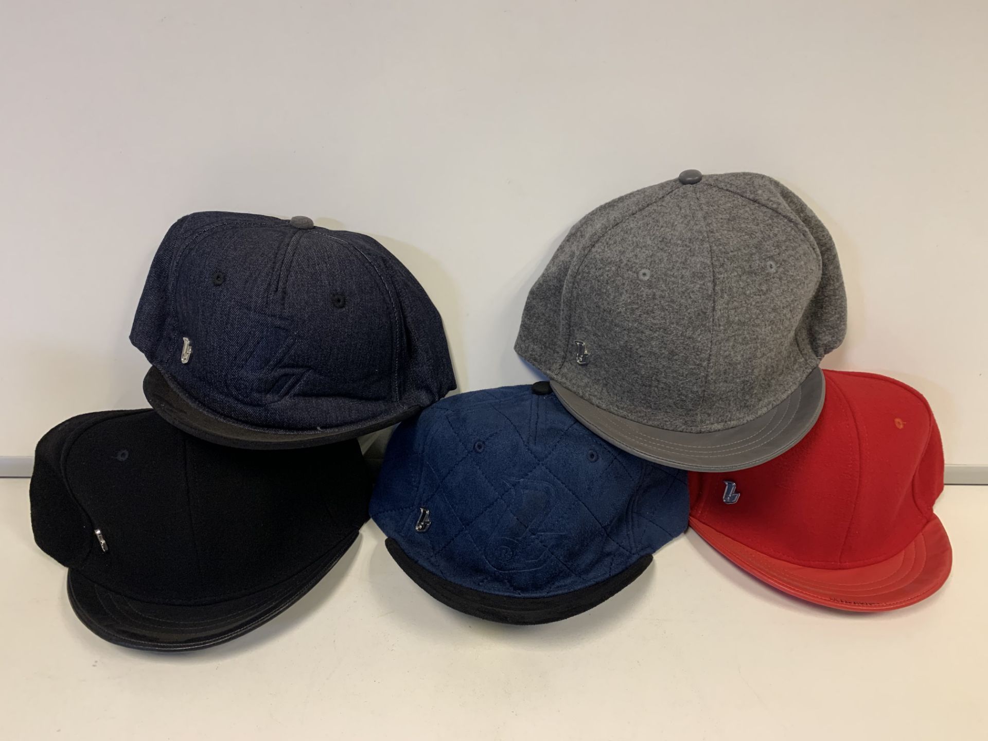 24 X BRAND NEW LIL BRIMS CAPS (VARIOUS STYLES AND COLOURS) (808/16)