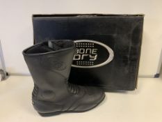 BRAND NEW BOXED BONE DRY BOOTS SIZE 9