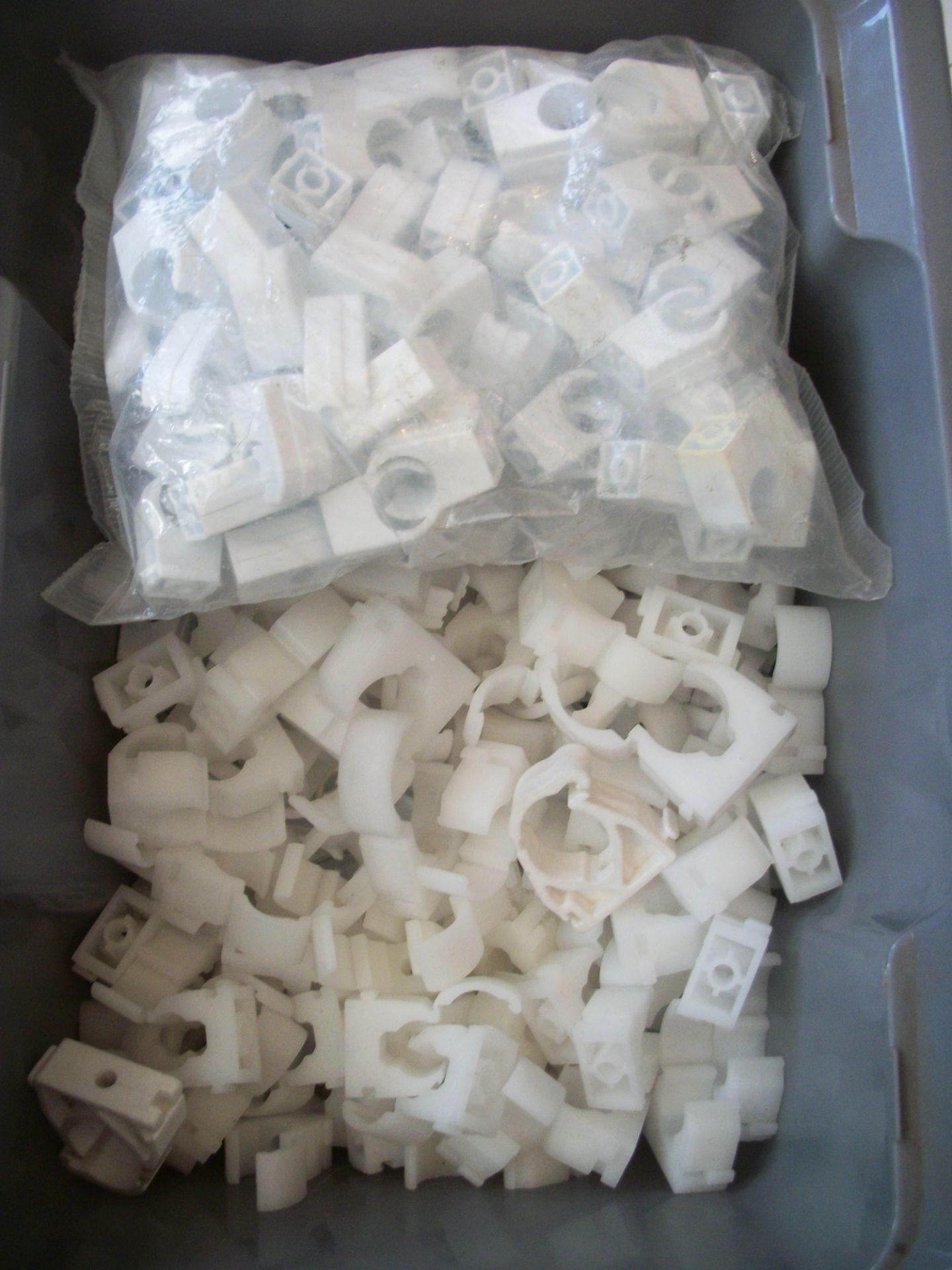 Excellent Lot of Large Quanity of 15mm Clips