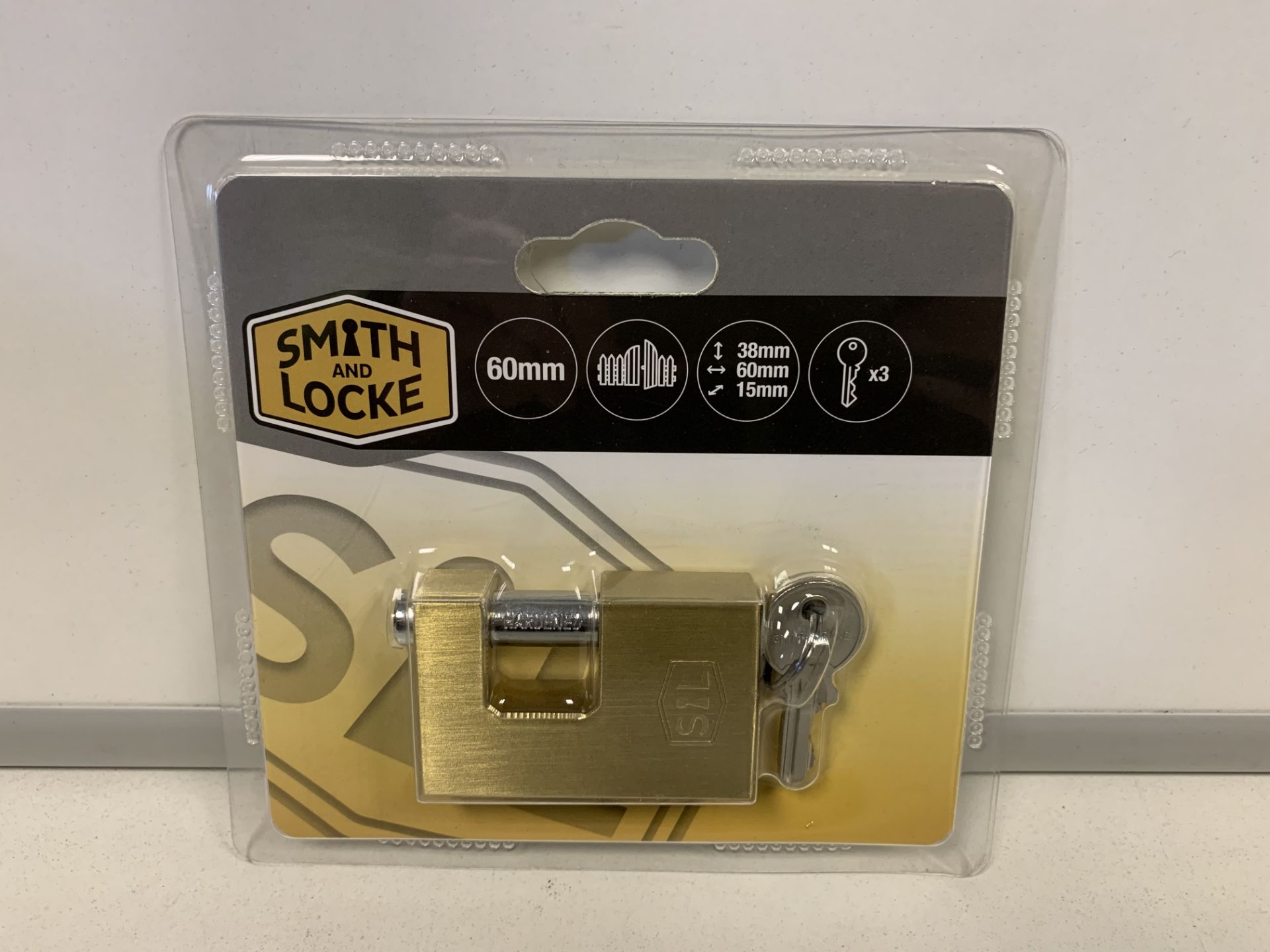 30 X BRAND NEW BOXED SMITH AND LOCKE 60MM PADLOCKS WITH KEYS