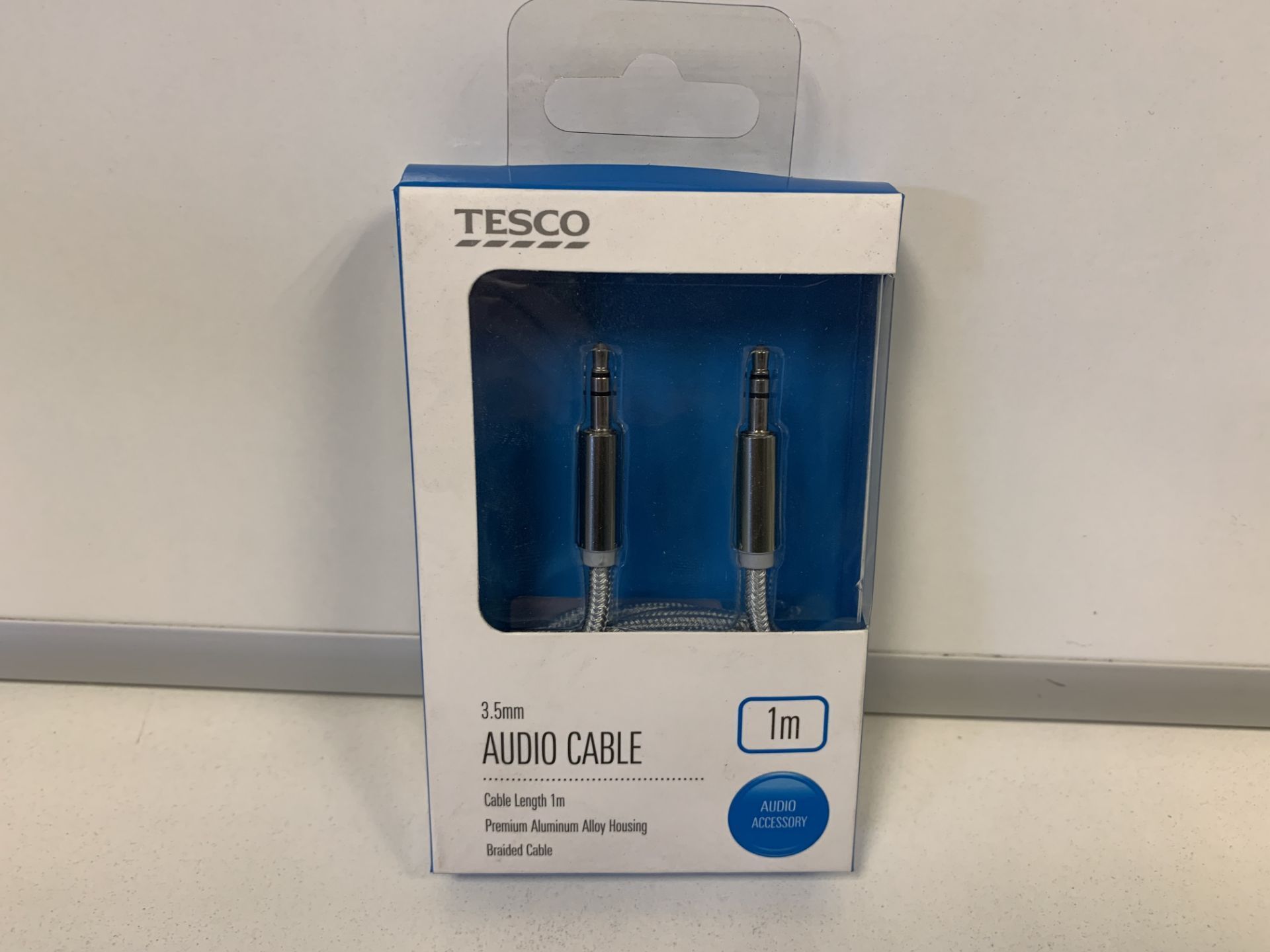 80 X BRAND NEW TESCO 3.5MM AUDIO CABLES 1M IN 2 BOXES (194/23)