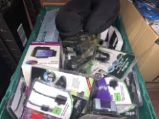 50 PIECE CAR LOT INCLUDING SAT NAV HOLDERS, MICRO USB CABLES,MIRRORS, ETC (139/23)