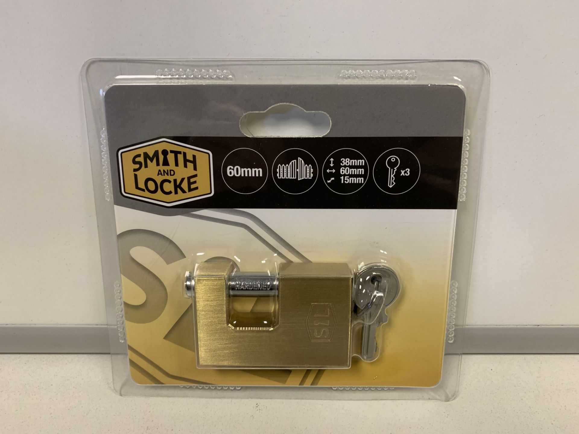 30 X BRAND NEW BOXED SMITH AND LOCKE 60MM PADLOCKS WITH KEYS