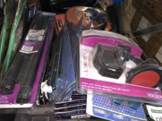 80 PIECE MIXED LOT INCLUDING WIPER AIDS, SAT NAV HOLDERS, ETC