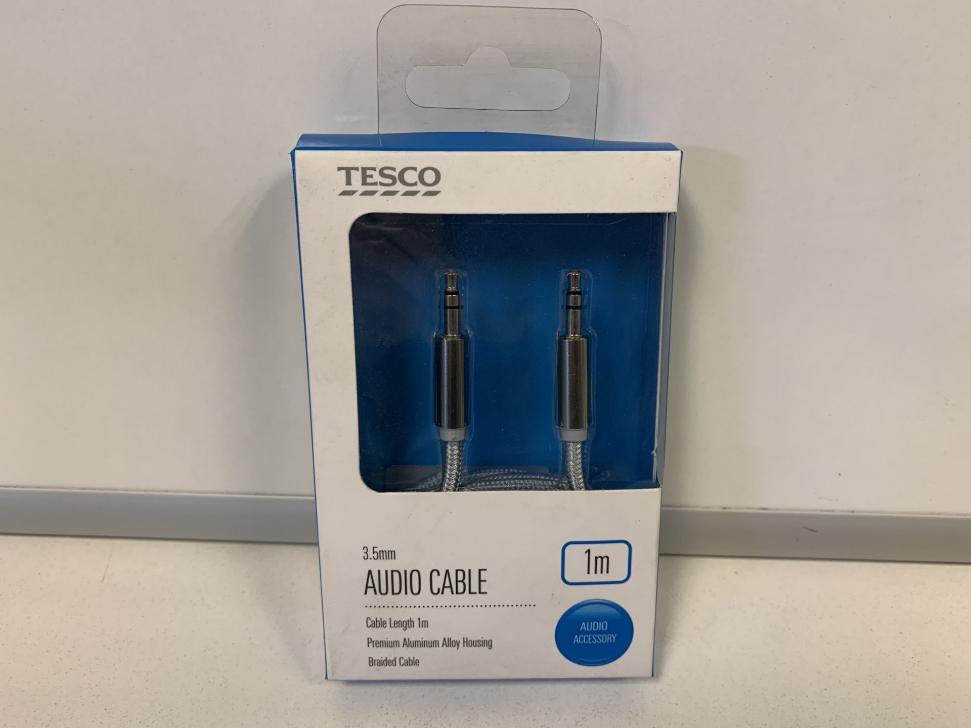 80 X BRAND NEW TESCO 3.5MM AUDIO CABLES 1M IN 2 BOXES (198/23)