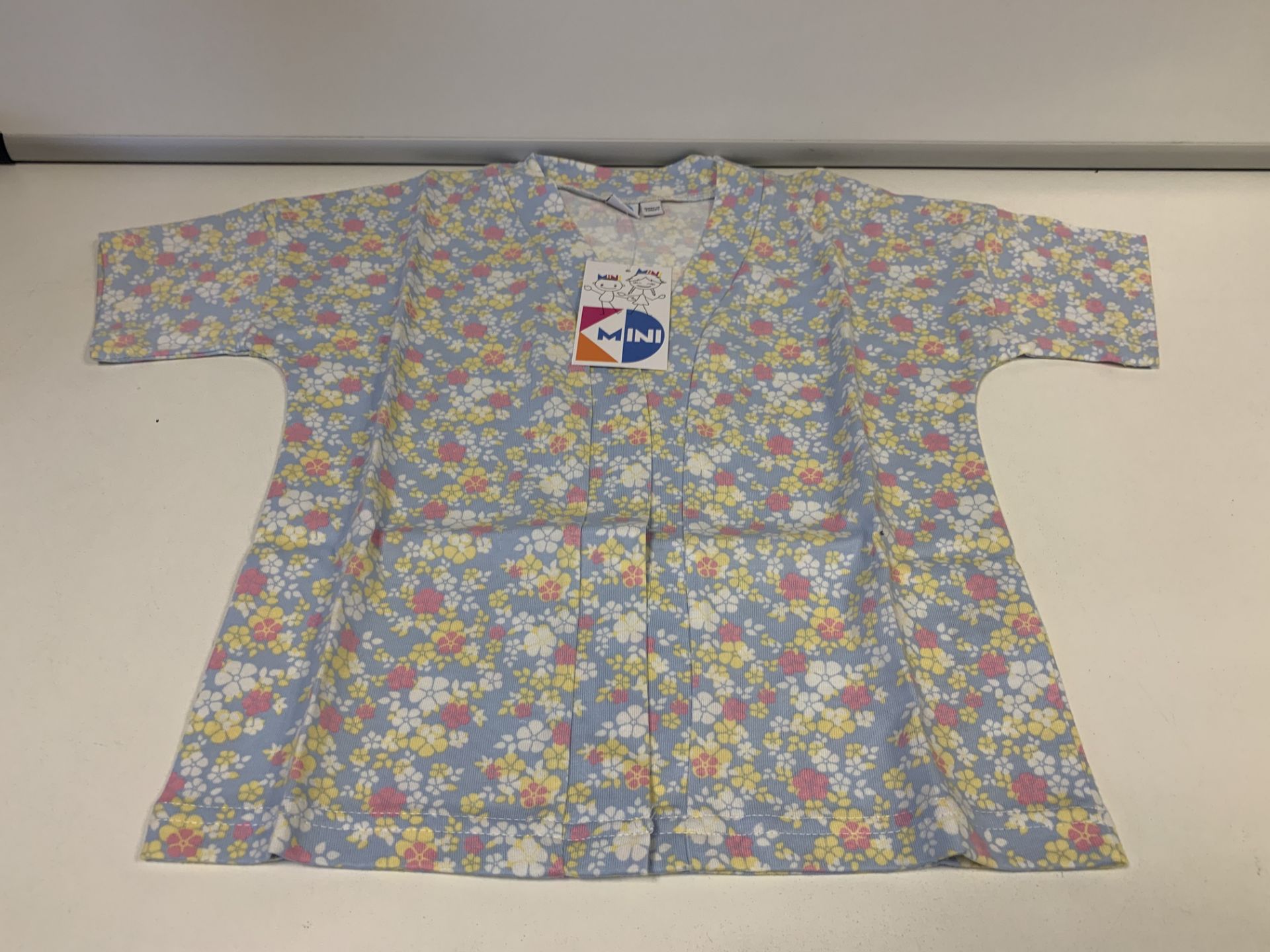 (NO VAT) 22 X BRAND NEW KIDS DIVISION MINI GIRLS FLORAL KIMONOS SIZE 4-5