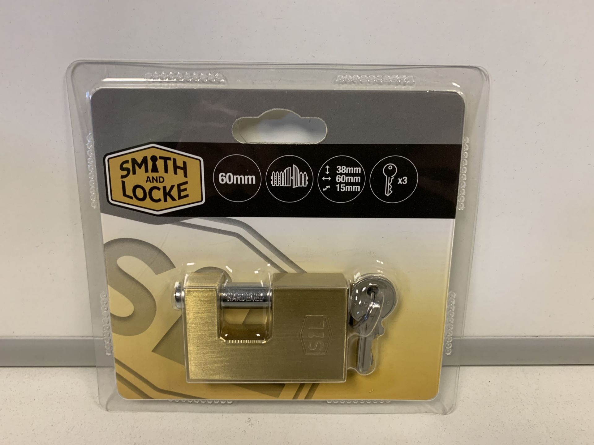 30 X BRAND NEW BOXED SMITH AND LOCKE 60MM PADLOCKS WITH KEYS