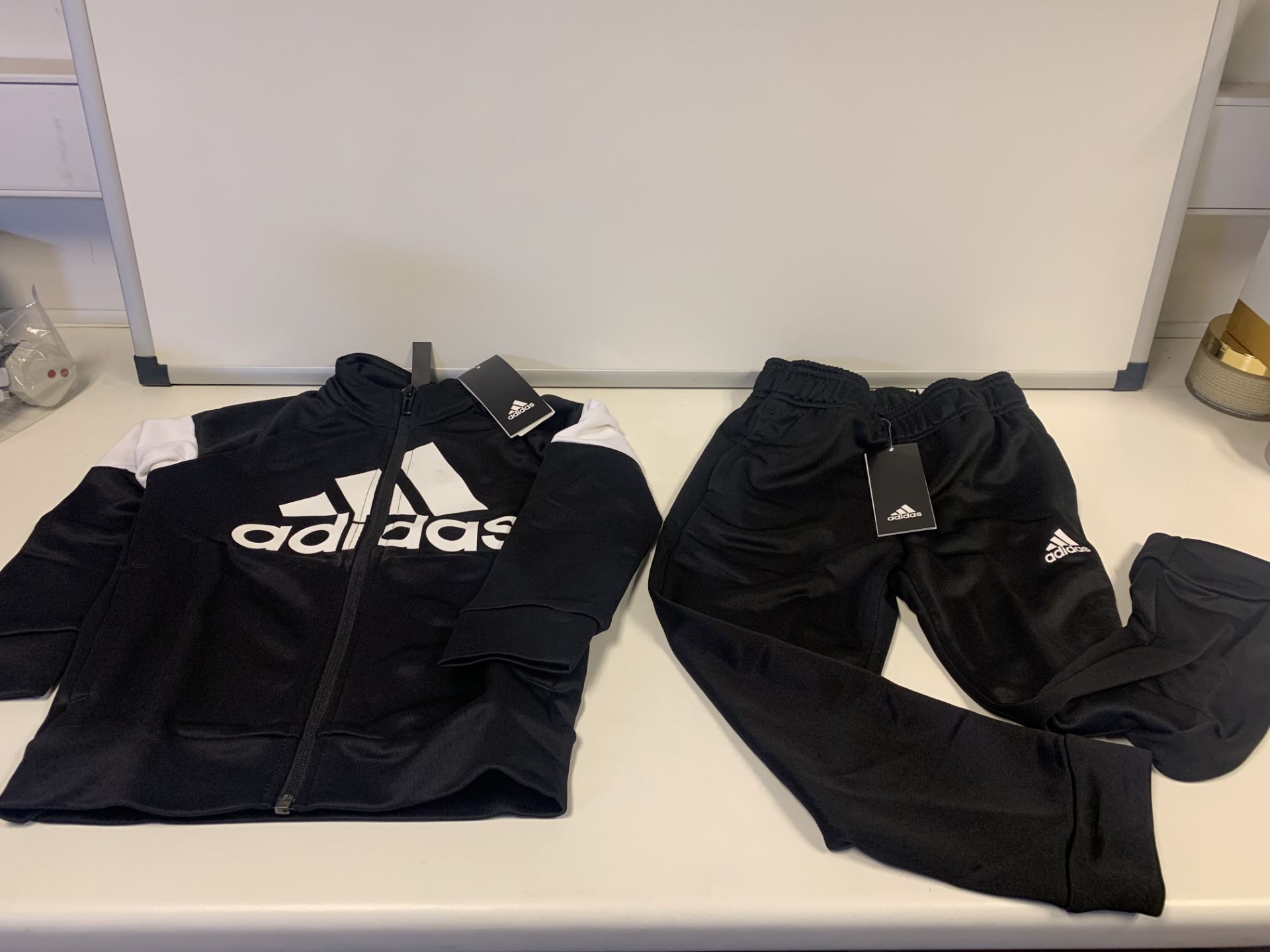 (NO VAT) 7 X BRAND NEW CHILDRENS ADIDAS BLACK FULL TRACKSUIT SIZE 4-5