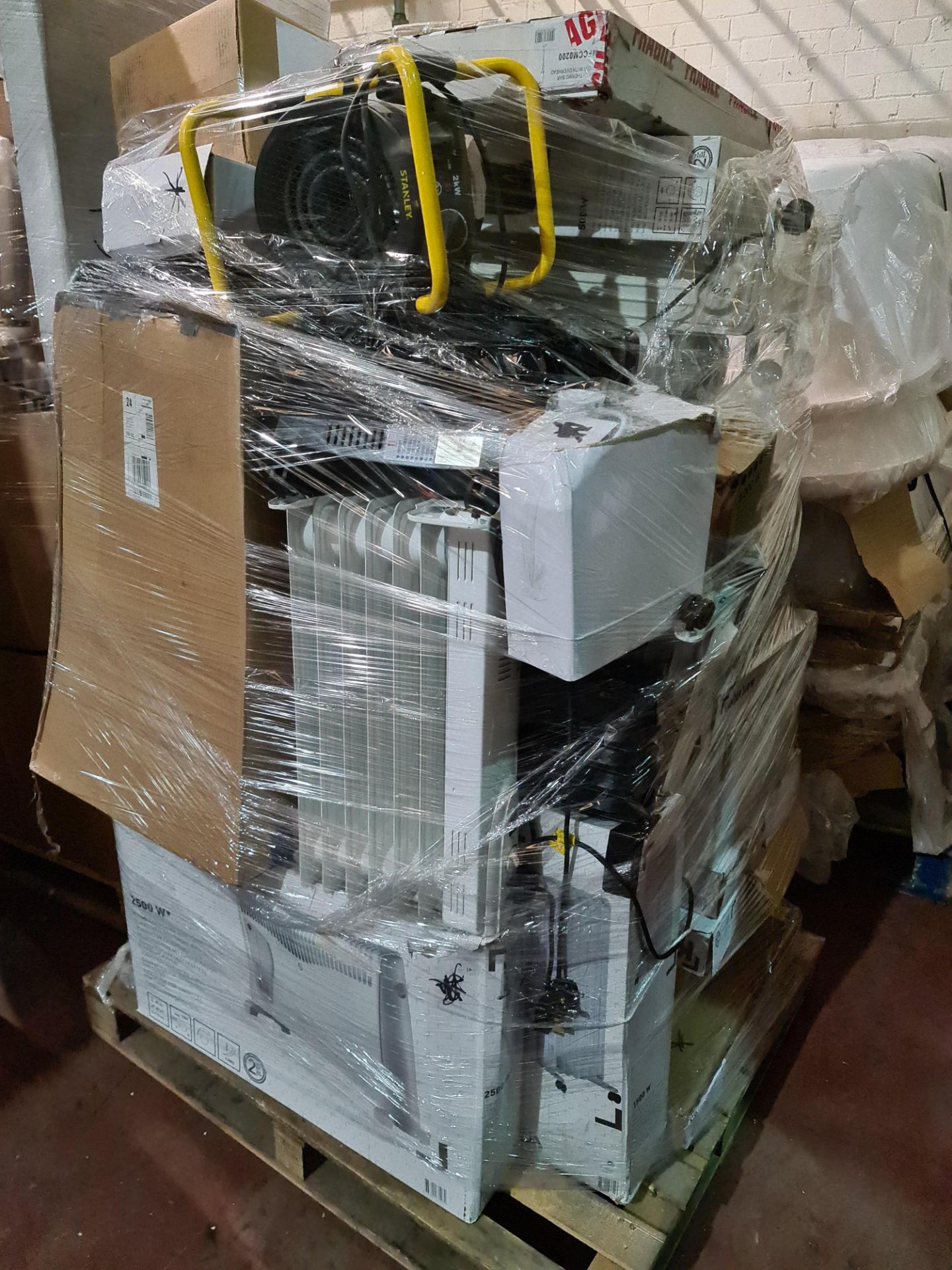 (H30) LARGE PALLET TO CONTAIN VARIOUS ITEMS SUCH AS: STANLEY 2KW HEATER, 2500W CONVECTOR HEATER WITH - Image 2 of 2