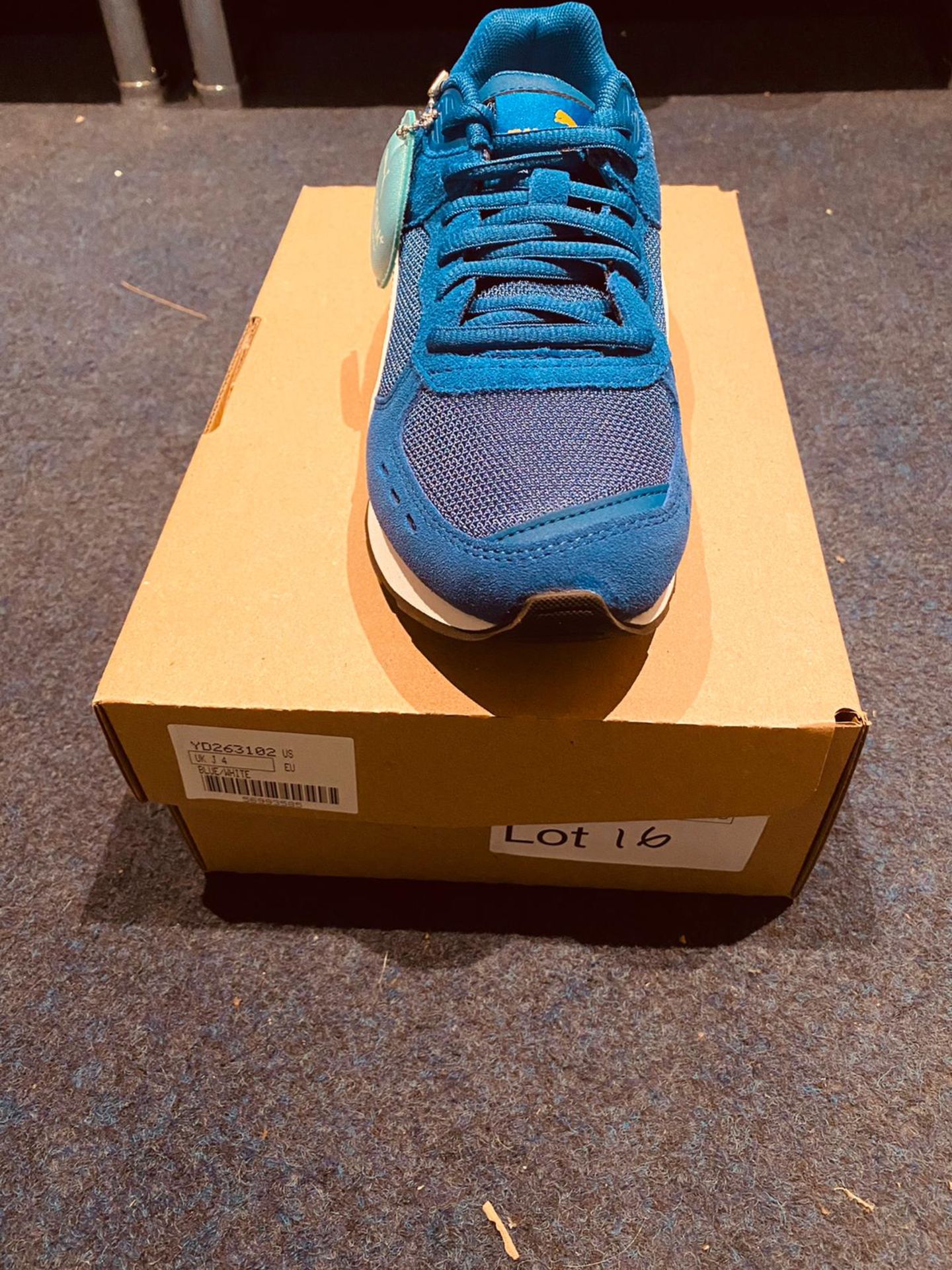 NEW AND BOXED ADIDAS COURT 2.0 UK-2 - Image 2 of 2