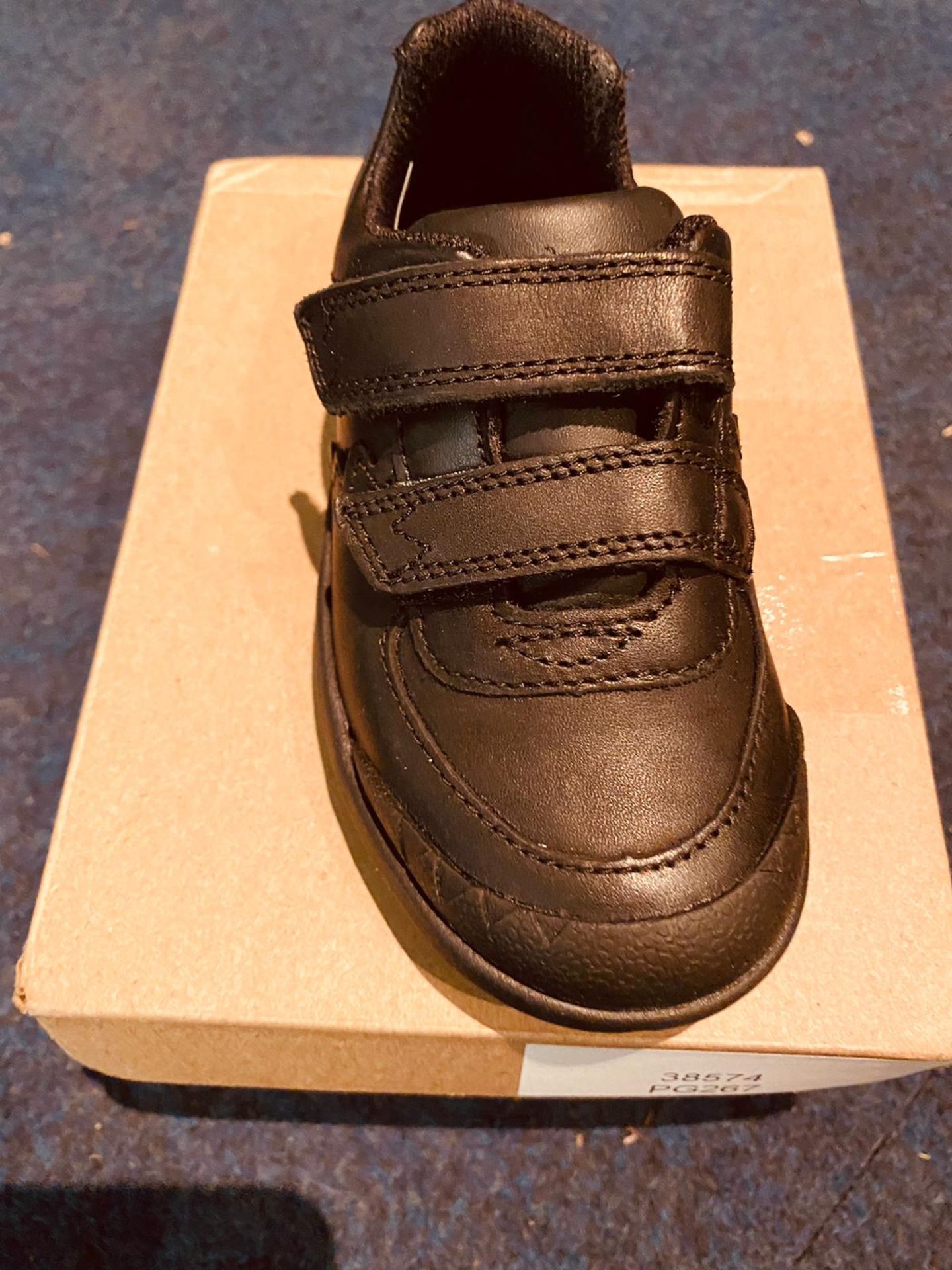 NEW AND BOXED CLARKS I-7 BLACK - Image 2 of 2