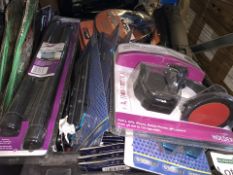 80 PIECE MIXED LOT INCLUDING WIPER AIDS, SAT NAV HOLDERS, ETC (195/2)