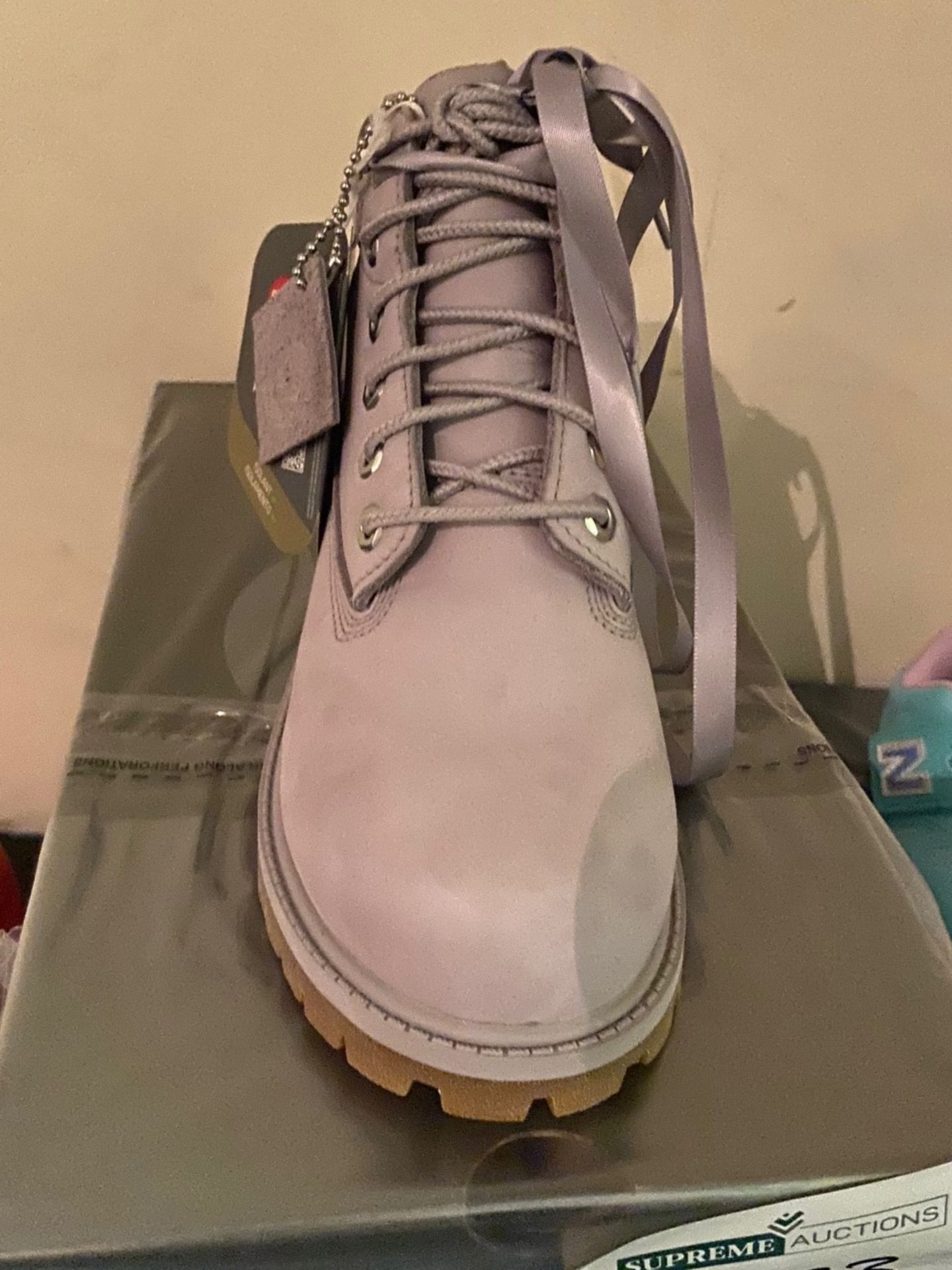 NEW AND BOXED TIMBERLAND LIGHT GREY NUBUCK UK 1 - Image 2 of 2