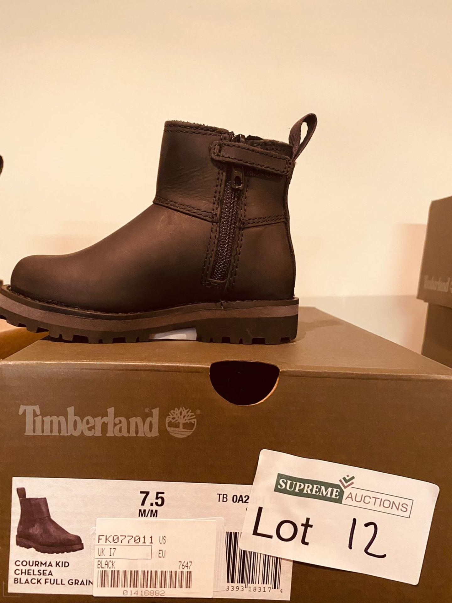 NEW AND BOXED I I-3TIMBERLAND BLACK BOOTS I-7 - Image 2 of 3