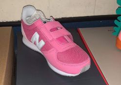 NEW & BOXED NEW BALANCE SIZE JUNIOR 2