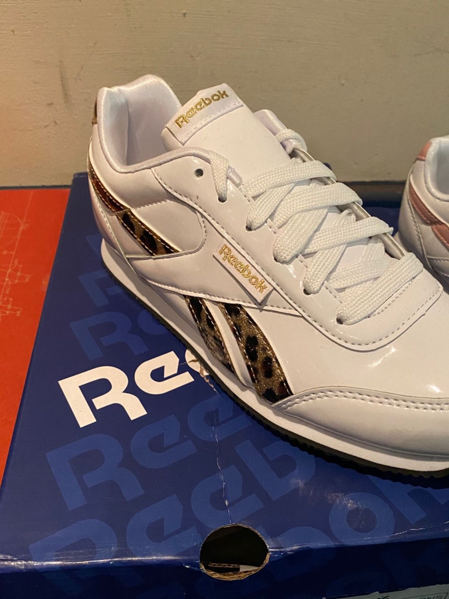 NEW AND BIXED REEBOK ROYAL WHITE UK 4 - Image 2 of 2