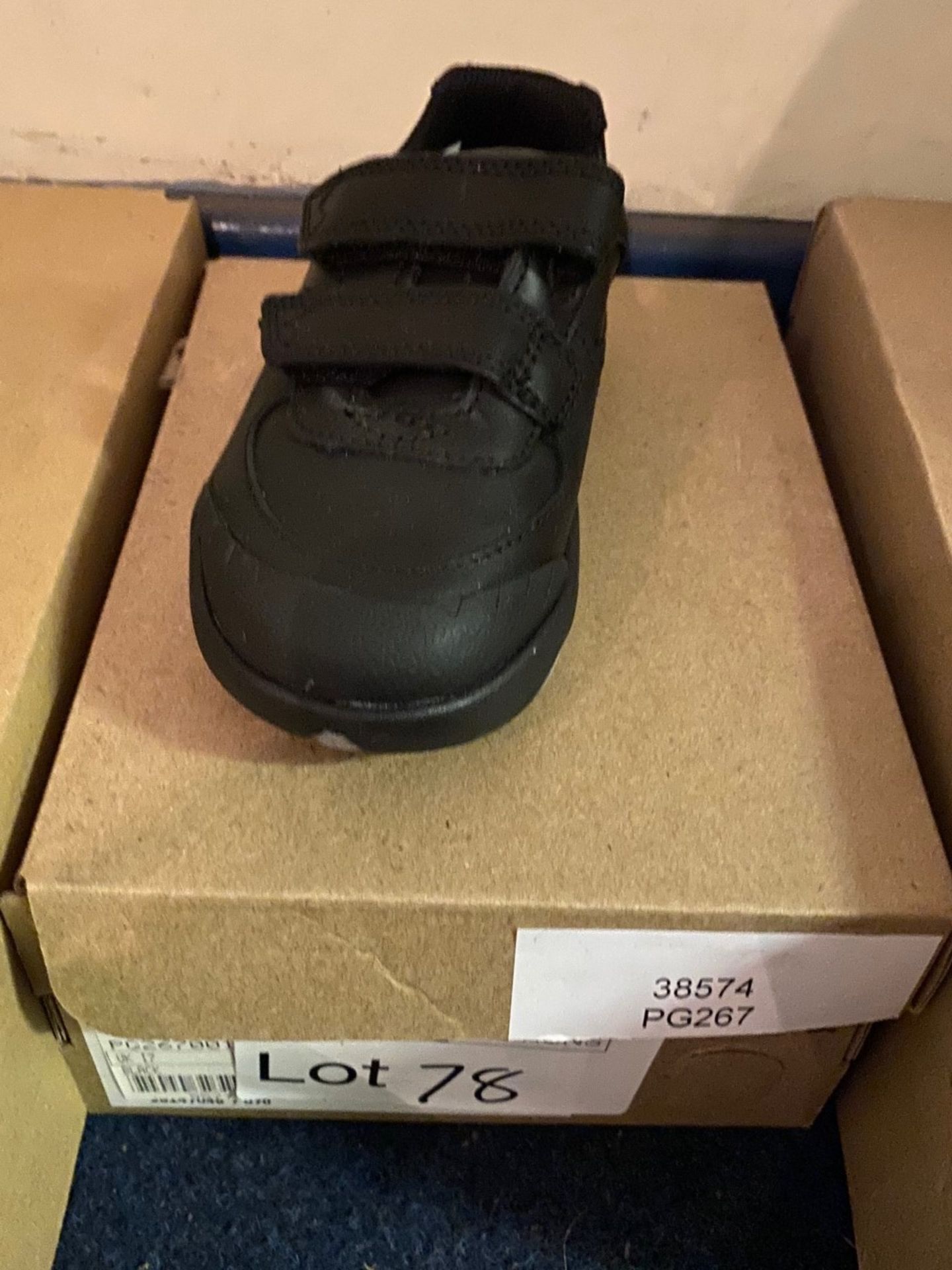 NEW AND BOXED CLARKS BLAC I-7 - Image 2 of 2