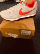 NEW & BOXED NIKE LIGHT GREY/ORANGE TRAINER JUNIOR 4