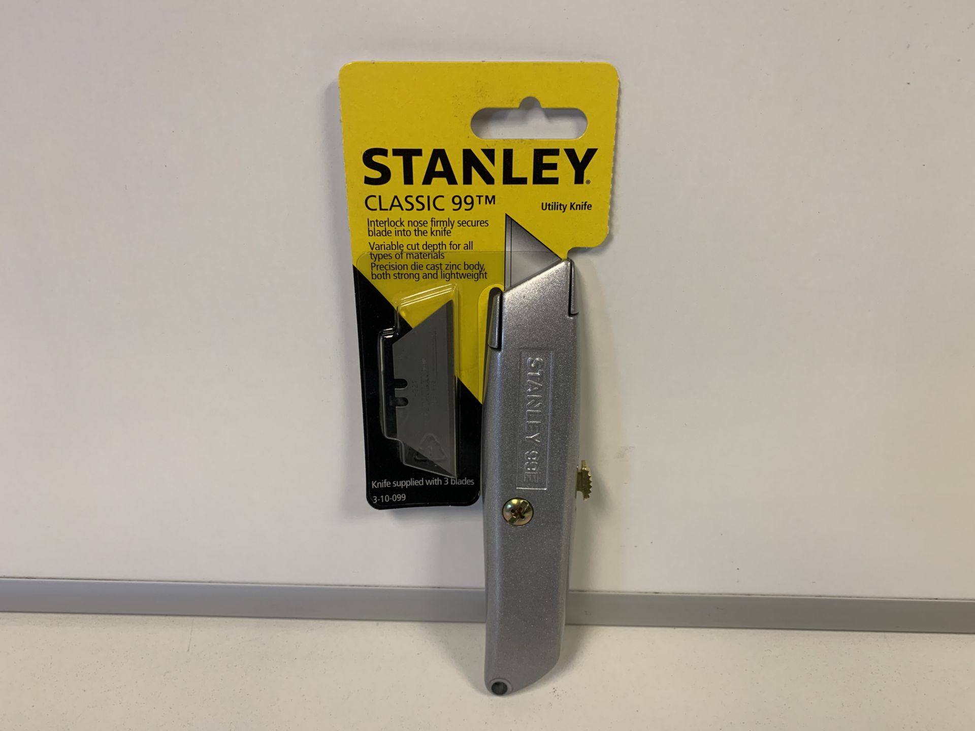 8 x NEW PACKAGED STANLEY CLASSIC 99 KNIFE WITH 3 BLADES (18+ ONLY - ID REQUIRED)