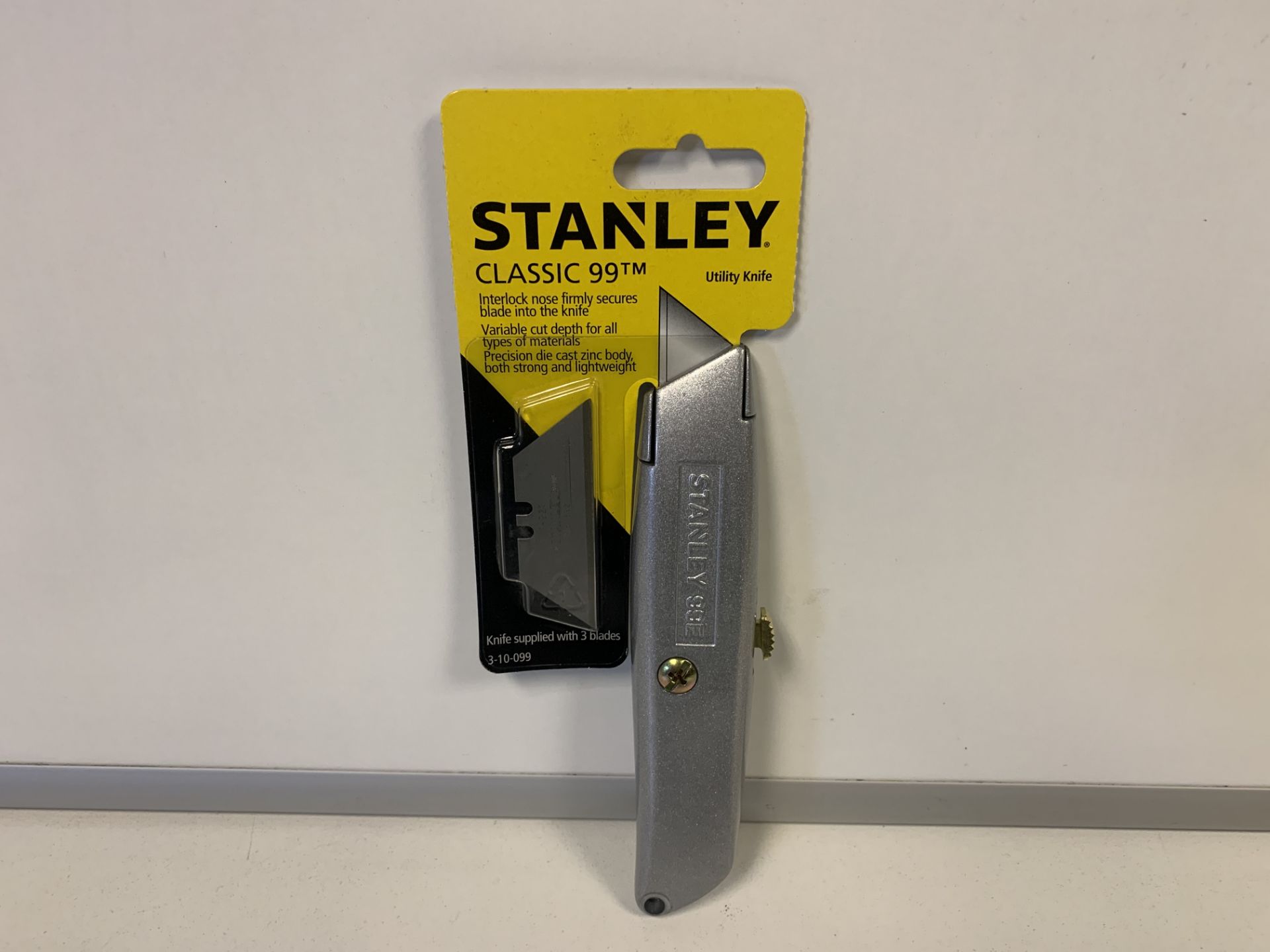 8 x NEW PACKAGED STANLEY CLASSIC 99 KNIFE WITH 3 BLADES (18+ ONLY - ID REQUIRED)