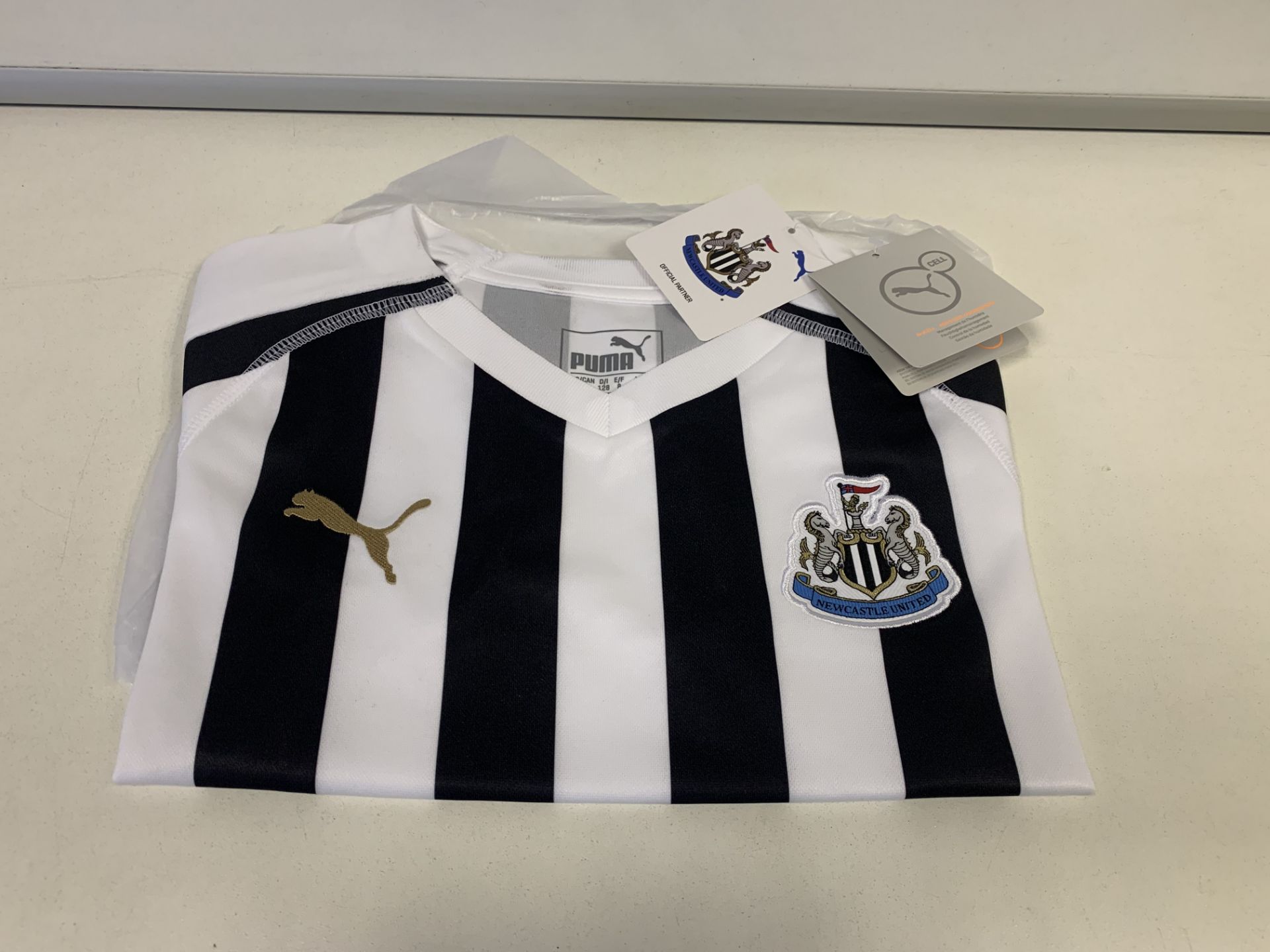 (NO VAT) 4 X BRAND NEW CHILDRENS NEWCASTLE UNITED HOME KIT SIZE 7-8 YEARS