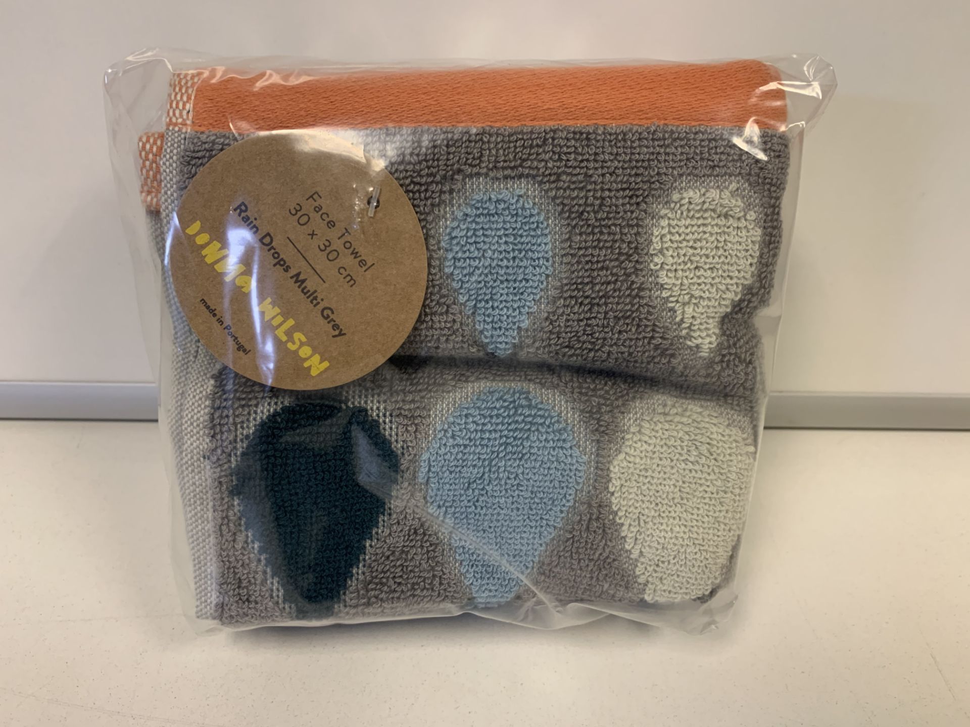 60 X BRAND NEW BOXED DONNA WILSON RAIN DROPS MULTI GREY FACE TOWELS 30 X 30CM RRP £5