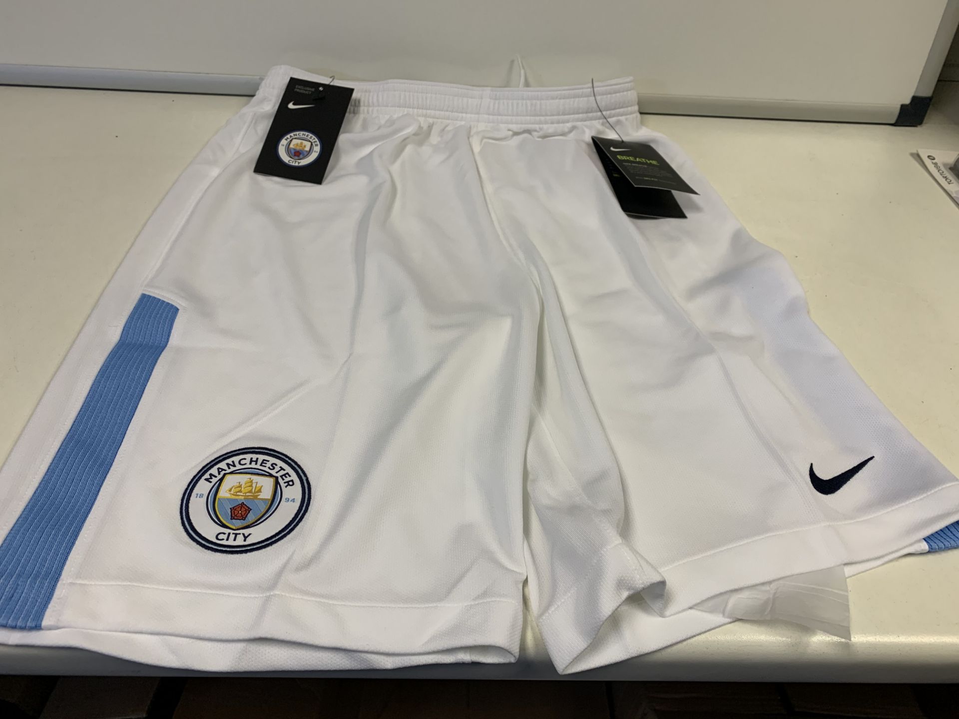 (NO VAT) 7 X BRAND NEW CHILDRENS NIKE MANCHESTER CITY BLUE AND WHITE SHORTS SIZE XL BOYS