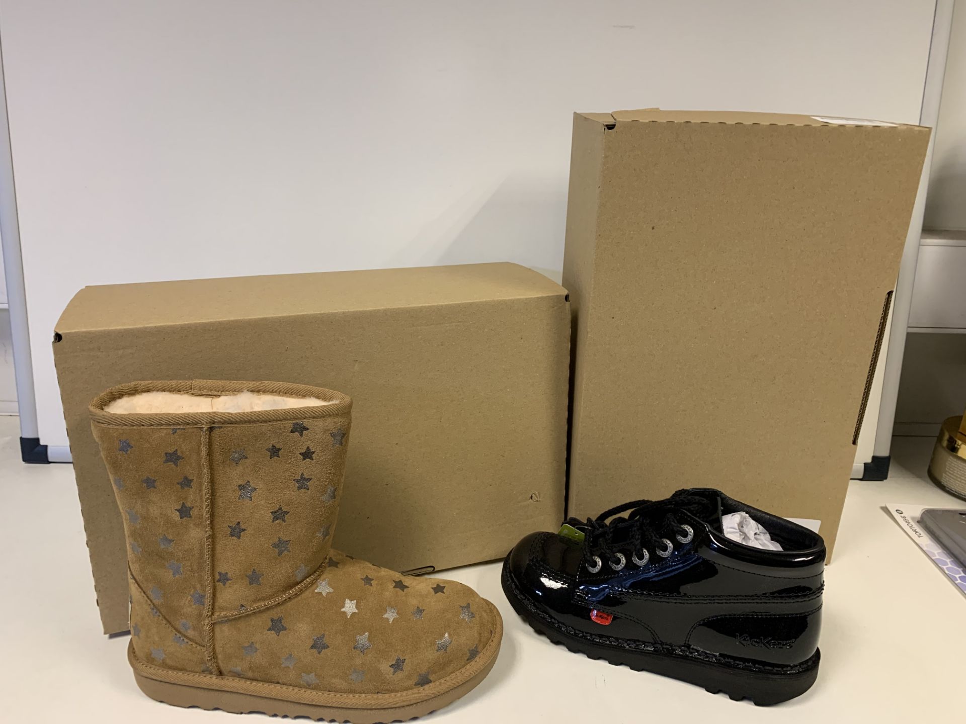 (NO VAT) 2 X BRAND NEW UGG BOOTS CHESTNUT AND 1 X BRAND NEW KICKERS BOOTS IN VARIOUS SIZES