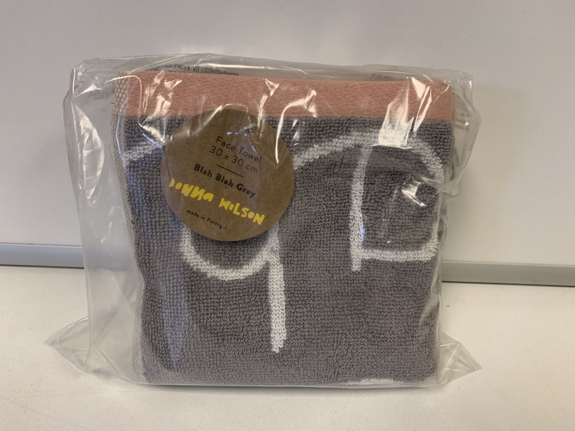 60 X BRAND NEW BOXED DONNA WILSON BLAH BLAH GREY FACE TOWELS 30 X 30CM RRP £5