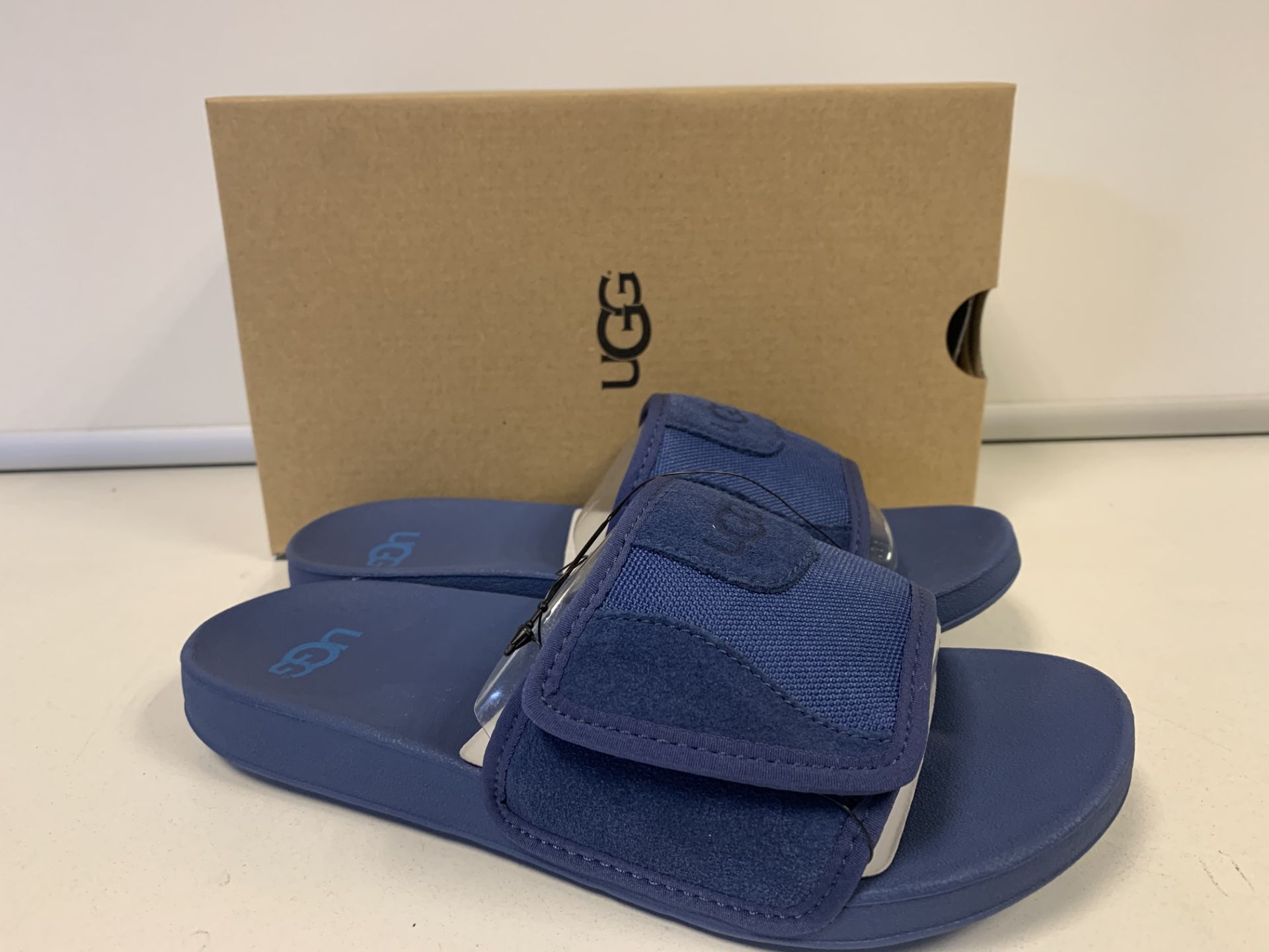 (NO VAT) 4 X BRAND NEW CHILDRENS BLUE UGG SLIDERS SIZE J1