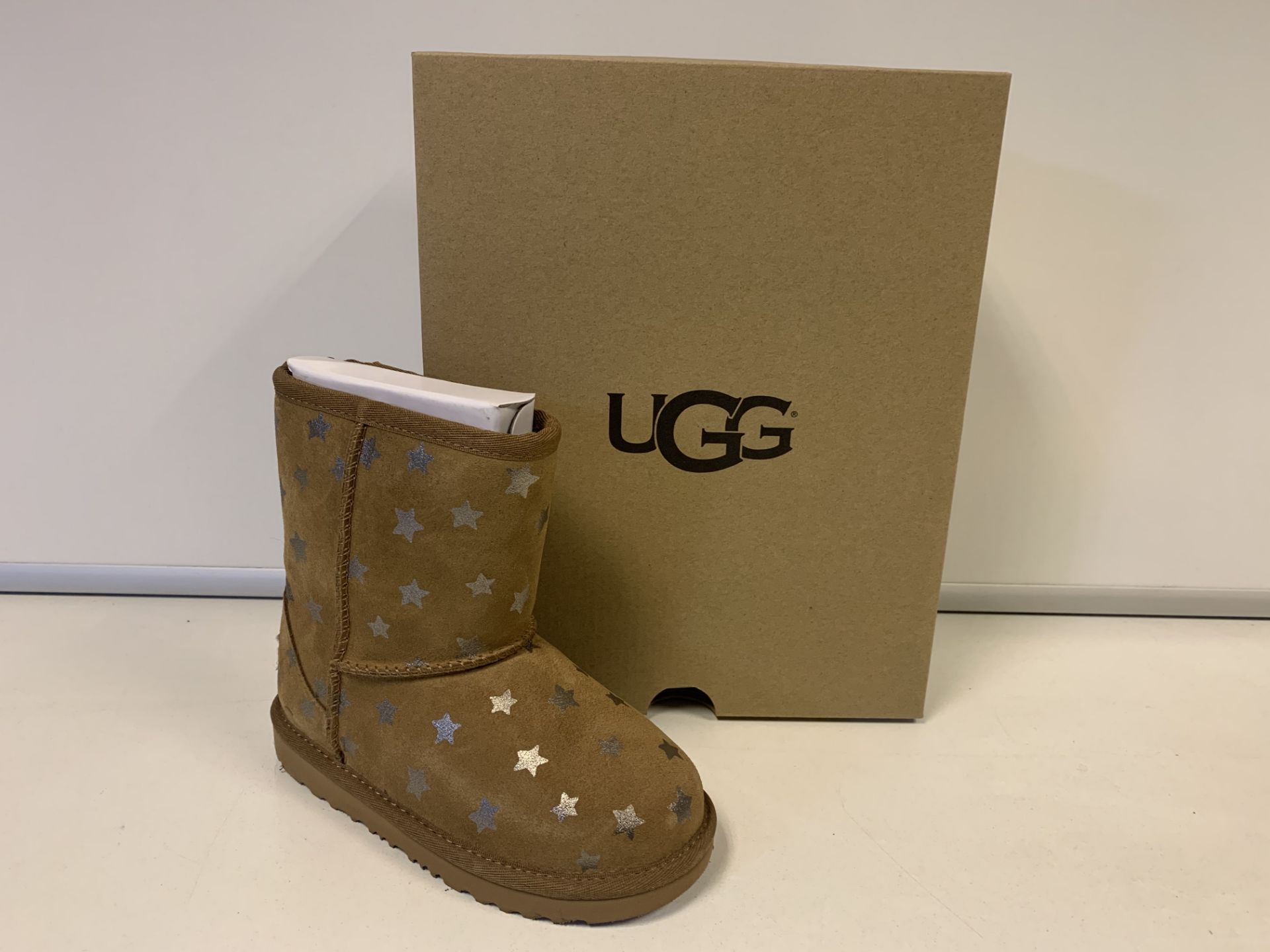 (NO VAT) 4 X BRAND NEW CHILDRENS CHESTNUT CLASSIC UGG BOOTS SIZE I9