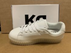 (NO VAT) 6 X BRAND NEW WHITE LIGHT UP TRAINERS SIZE J3