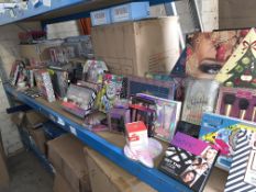 LARGE MIXED LOT ON 1 SHELF INCLUDING MAKEUP ADVENT CALENDARS, LIPGLOSS SETS, EYE LINER, MAKE UP