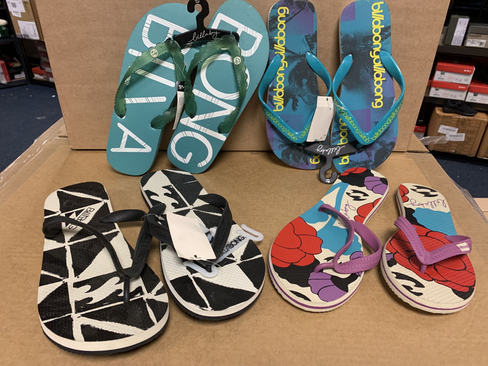 20 X BRAND NEW BILLABONG FLIP FLOPS IN VARIOUS SIZES AND 2 STYLES
