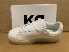 (NO VAT) 6 X BRAND NEW WHITE LIGHT UP TRAINERS SIZE J5