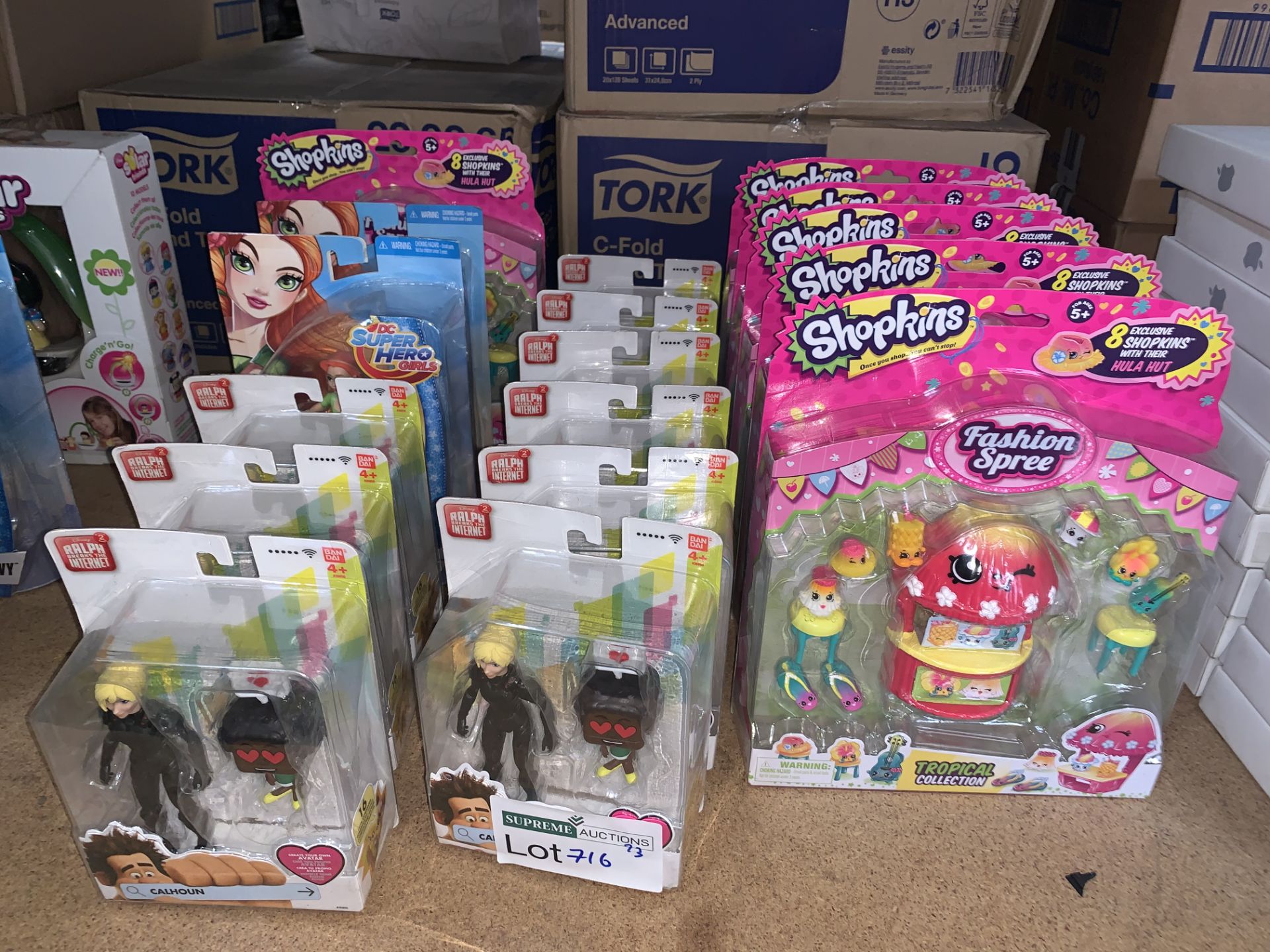 MIXED TOY LOT INCLUDING SHOPKINS FASHION SPREE, DC SUPER HERO, RALPH BREAKS THE INTERNET ETC