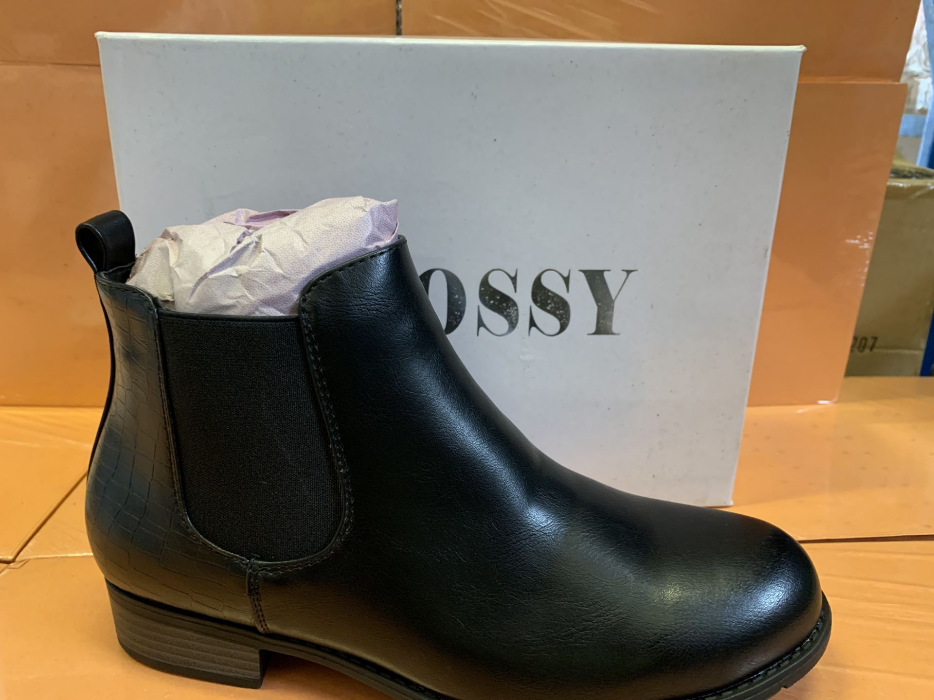 6 X BRAND NEW GLOSSY FASHION BOOTS IN VARIOUS SIZES