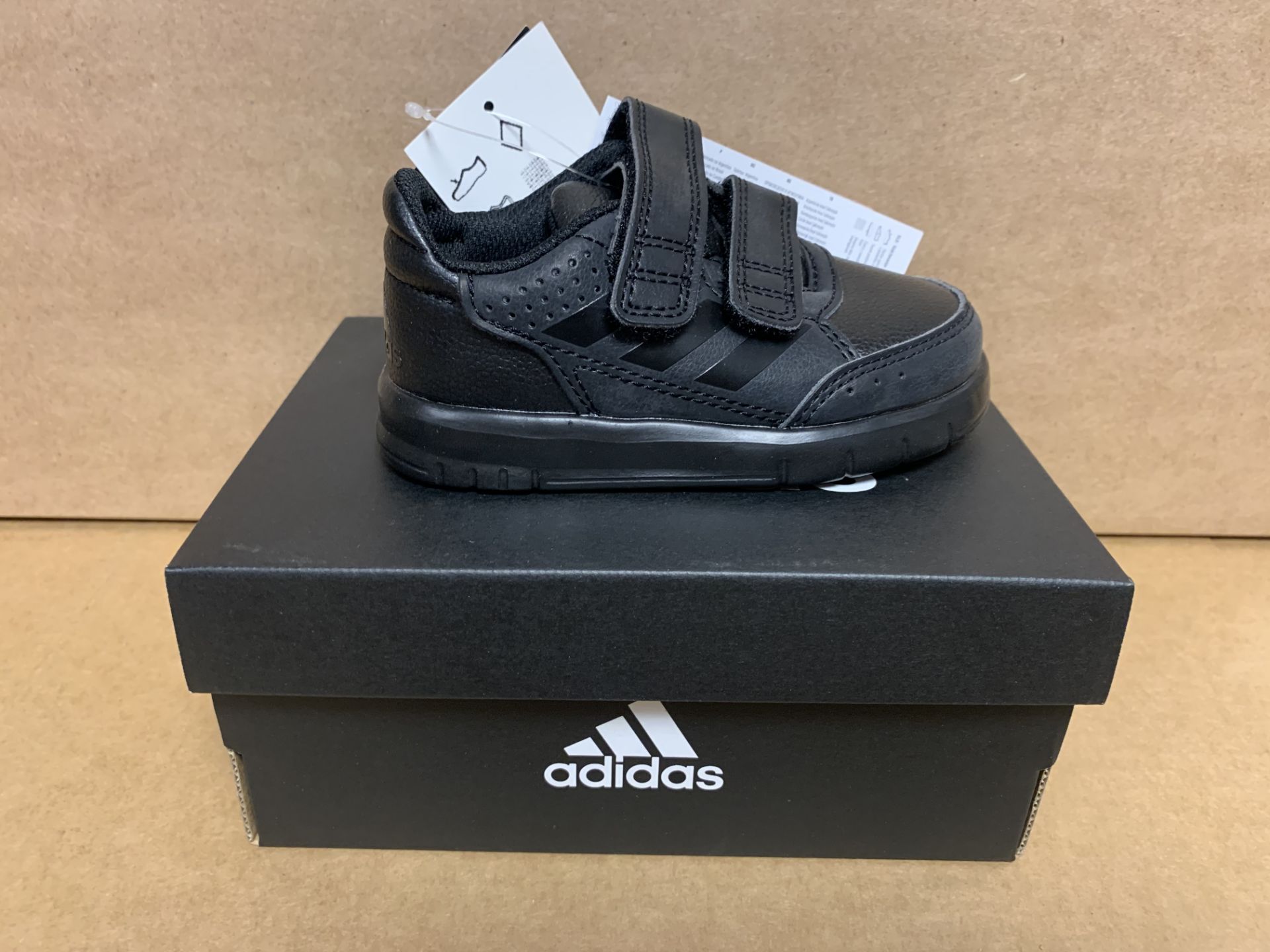 (NO VAT) 4 X BRAND NEW ADIDAS ALTA SPORT BLACK TRAINERS SIZE i5